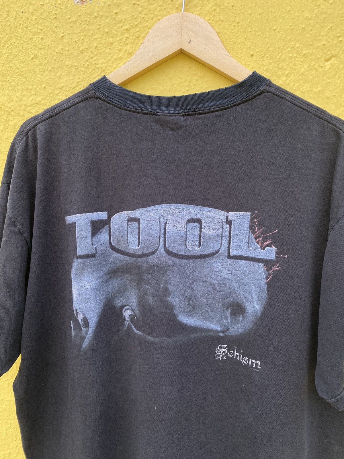 Band Tees Vintage tool schism band t shirt Size US XL / EU 56 / 4 - 10 Thumbnail