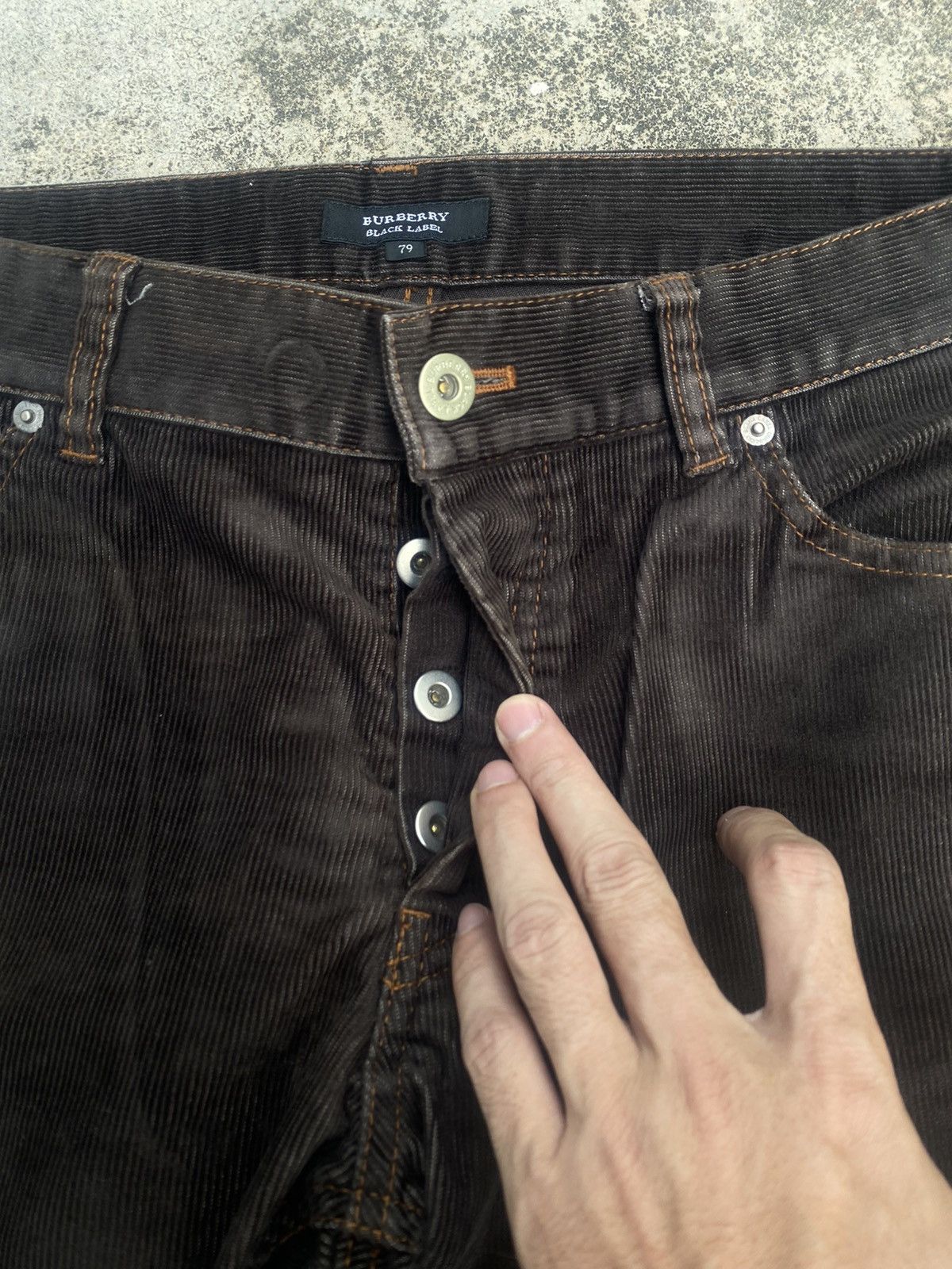 Burberry × Designer × Japanese Brand Burberry Loose Corduroy Pants Size US 32 / EU 48 - 4 Thumbnail