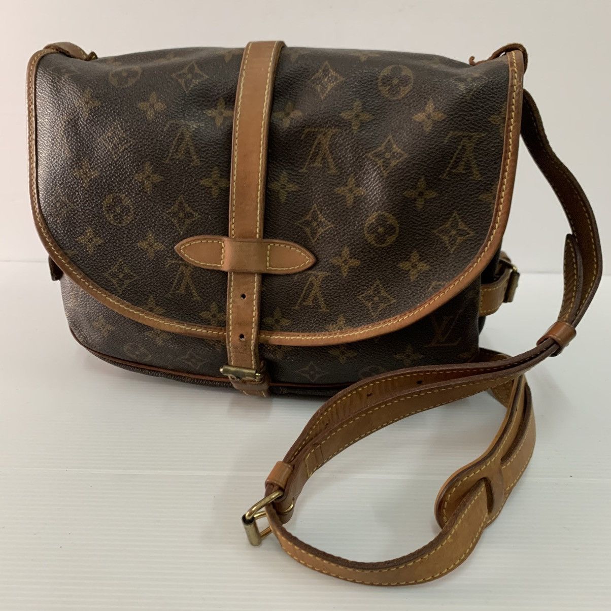 Louis Vuitton Louis Vuitton Monogram Saumur 30 Slingbag Size ONE SIZE - 6 Thumbnail