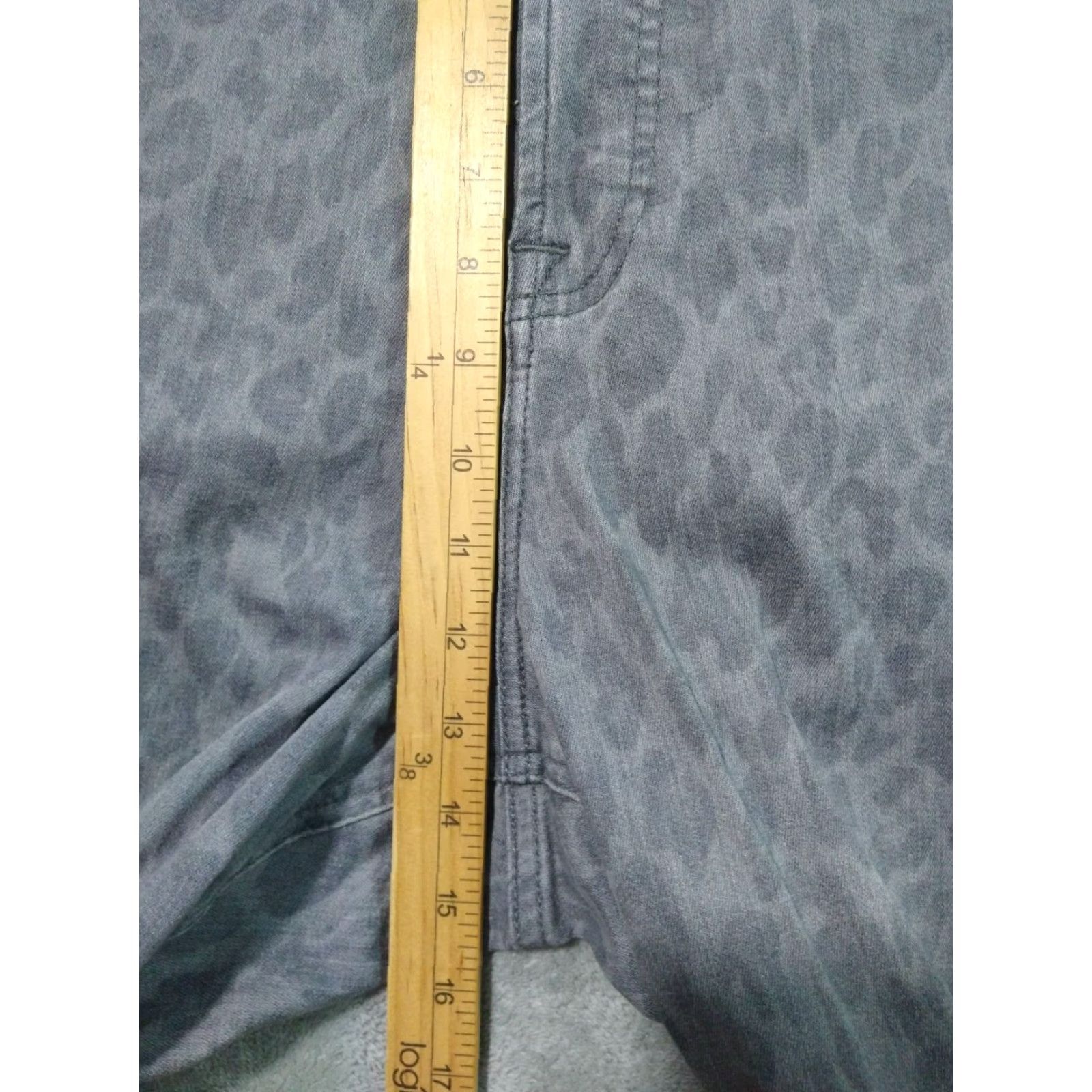 7 For All Mankind For All Mankind Jeans Womens 20 Gray Leopard Denim Ankle Skinny High Rise Jen7 Size 42" / US 20 - 4 Thumbnail