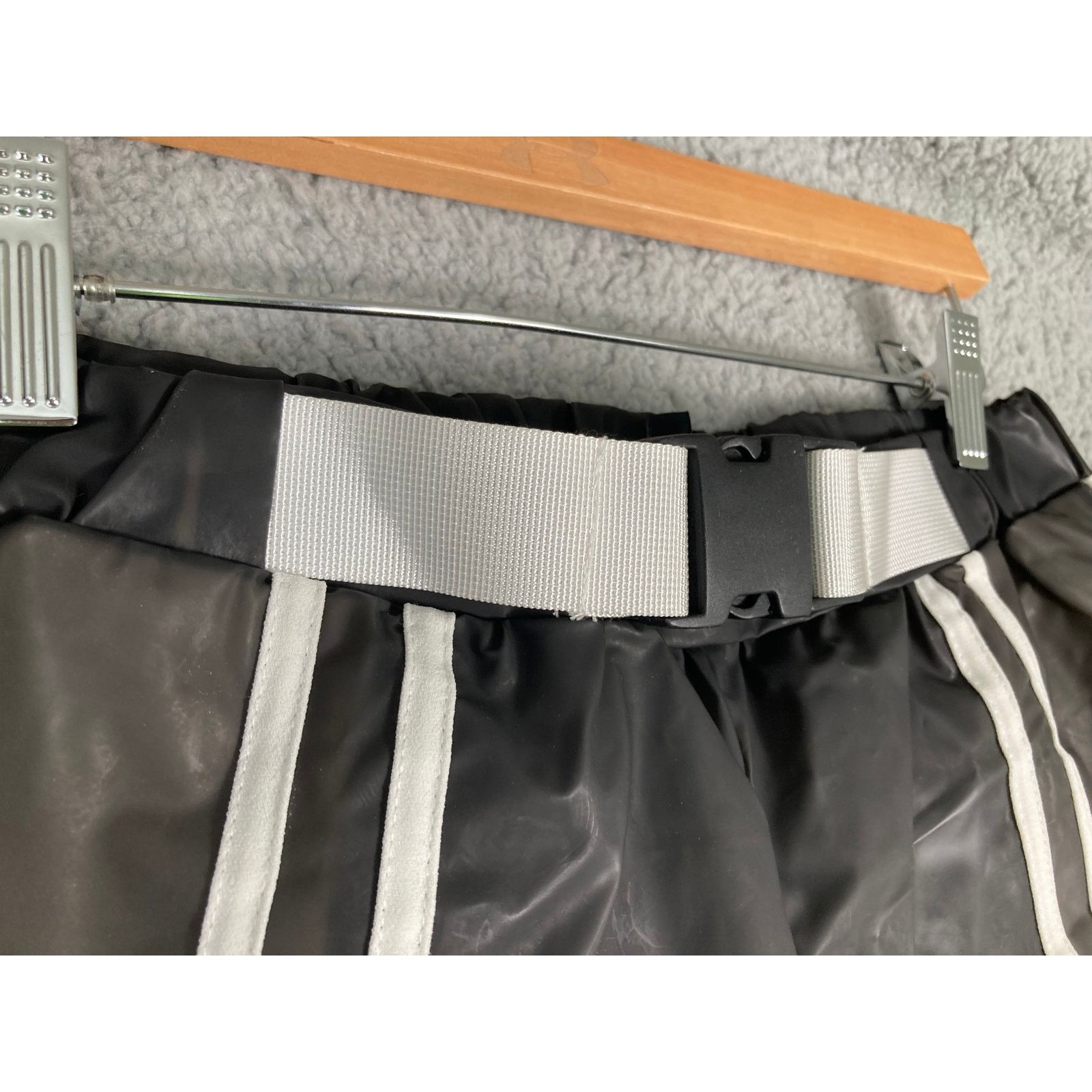 Other Fashion Nova Women's Gray Active Set M Corset Top & Shorts Size 26" / US 2 / IT 38 - 8 Thumbnail