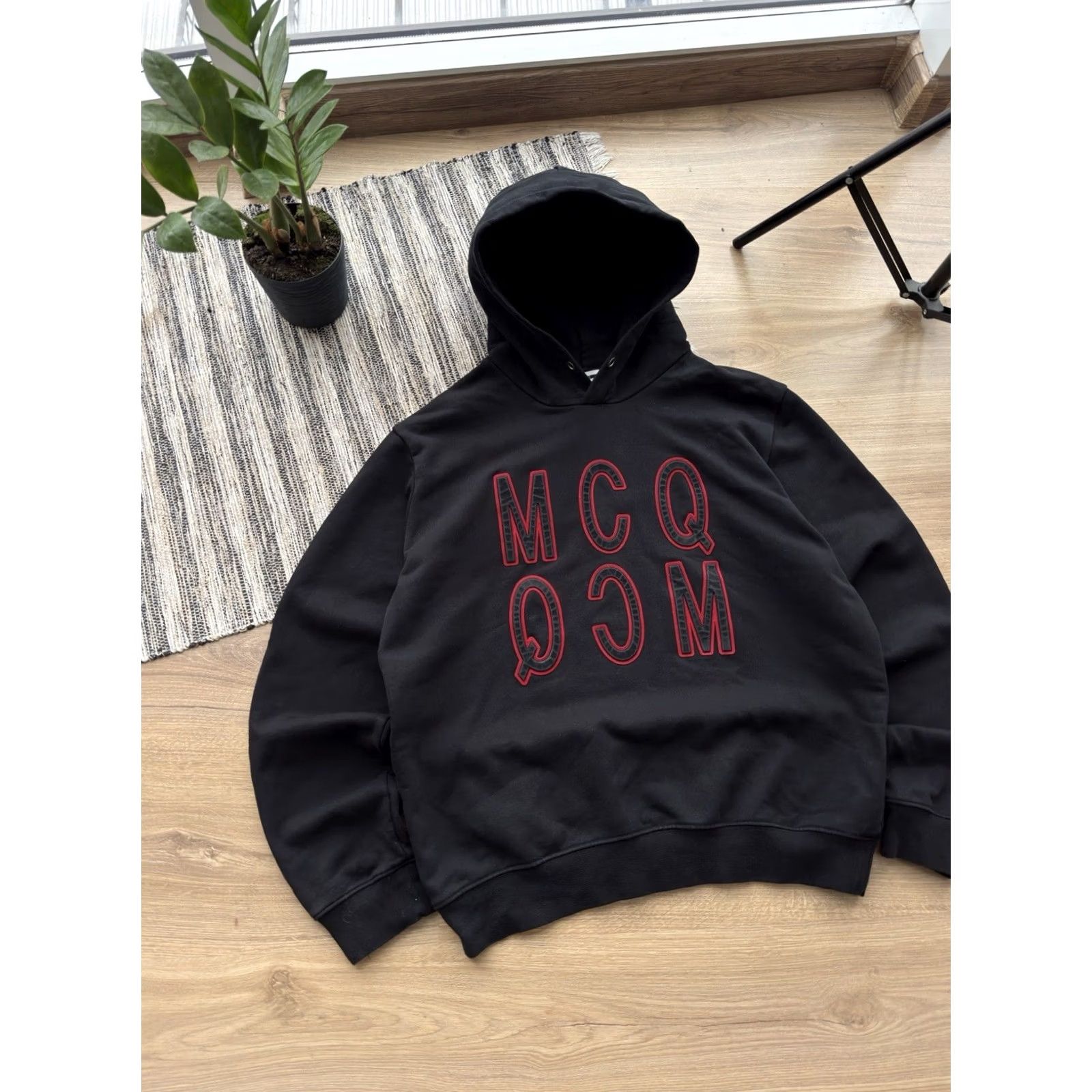 Alexander McQueen VINTAGE Alexander McQueen MCQ Big Logo Black Hoodie Men L Size US L / EU 52-54 / 3 - 3 Thumbnail
