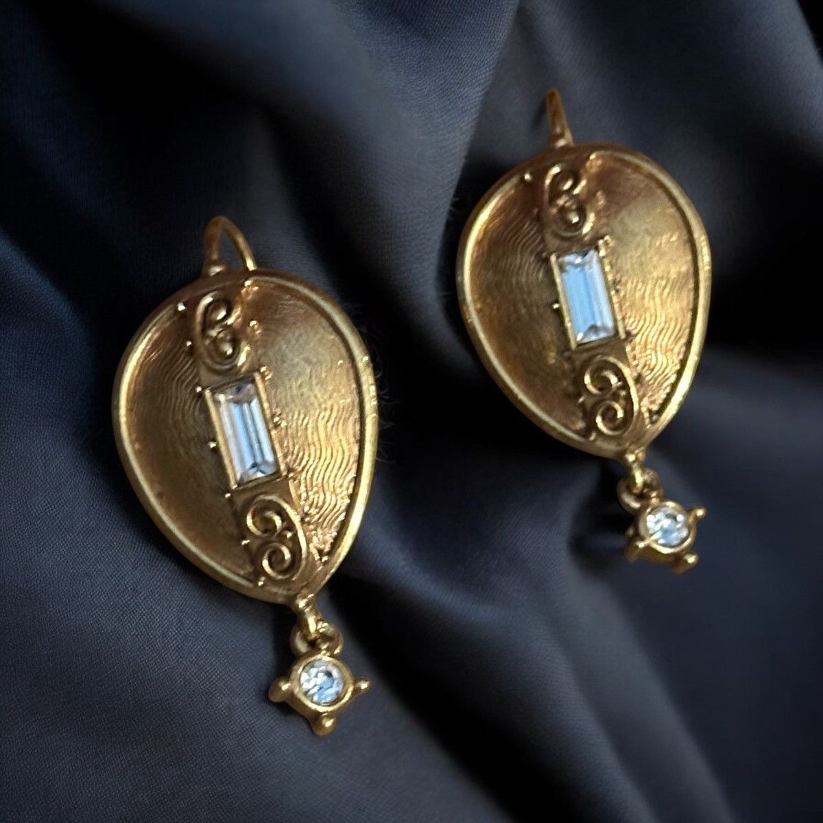 Other × Vintage Vintage Edgar Berebi gold tone teardrop rhinestone earrings Size ONE SIZE - 1 Thumbnail