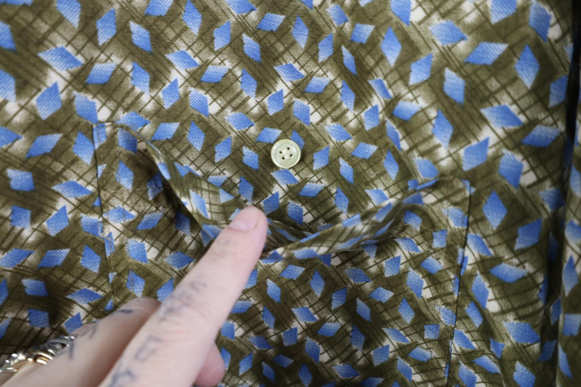 Vintage Vintage 90s Streetwear Short Sleeve Collared Button Shirt Size US L / EU 52-54 / 3 - 4 Thumbnail