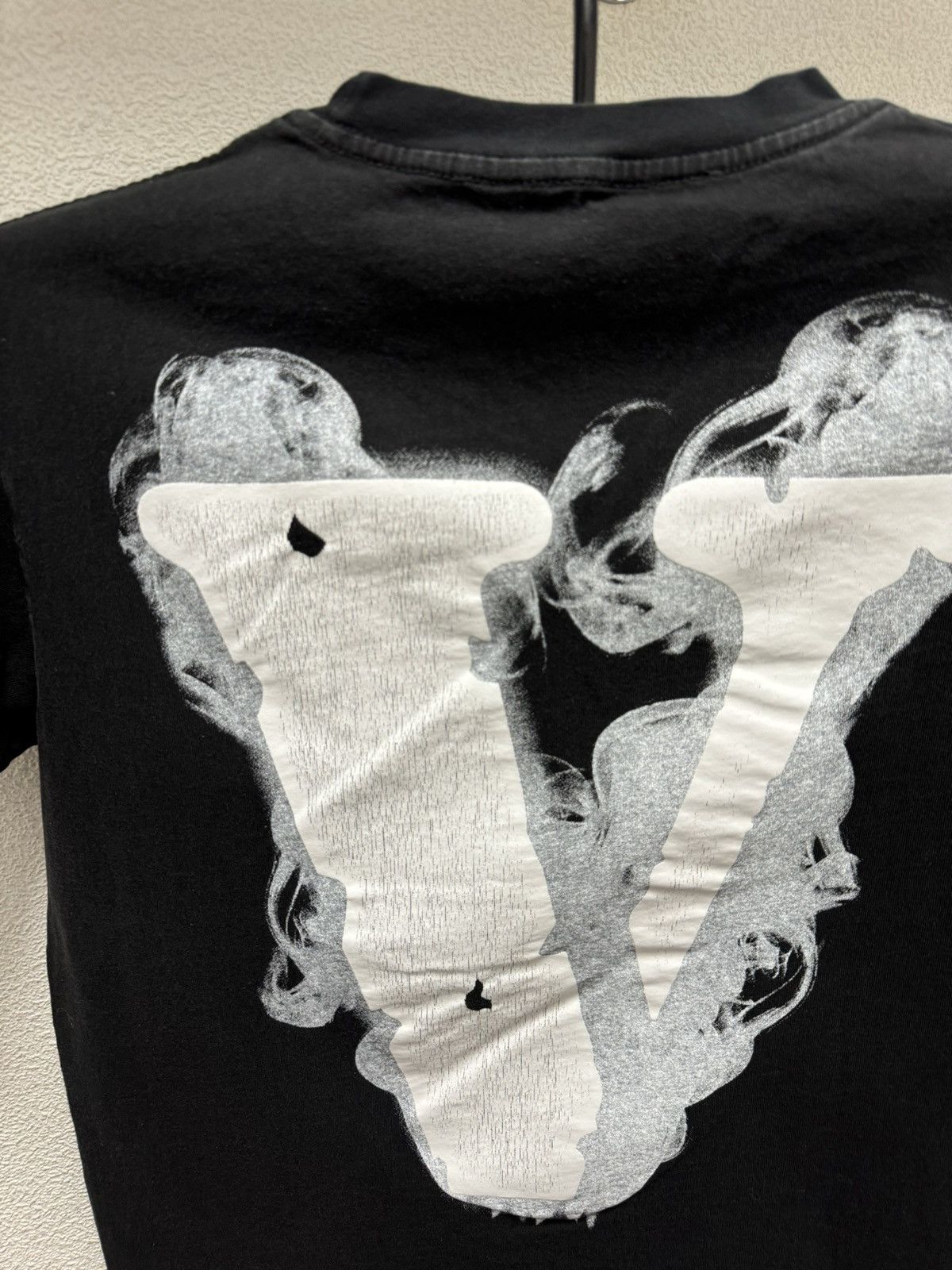 Other VLone made in USA V big logo black t-shirt L sz Size US L / EU 52-54 / 3 - 9 Thumbnail