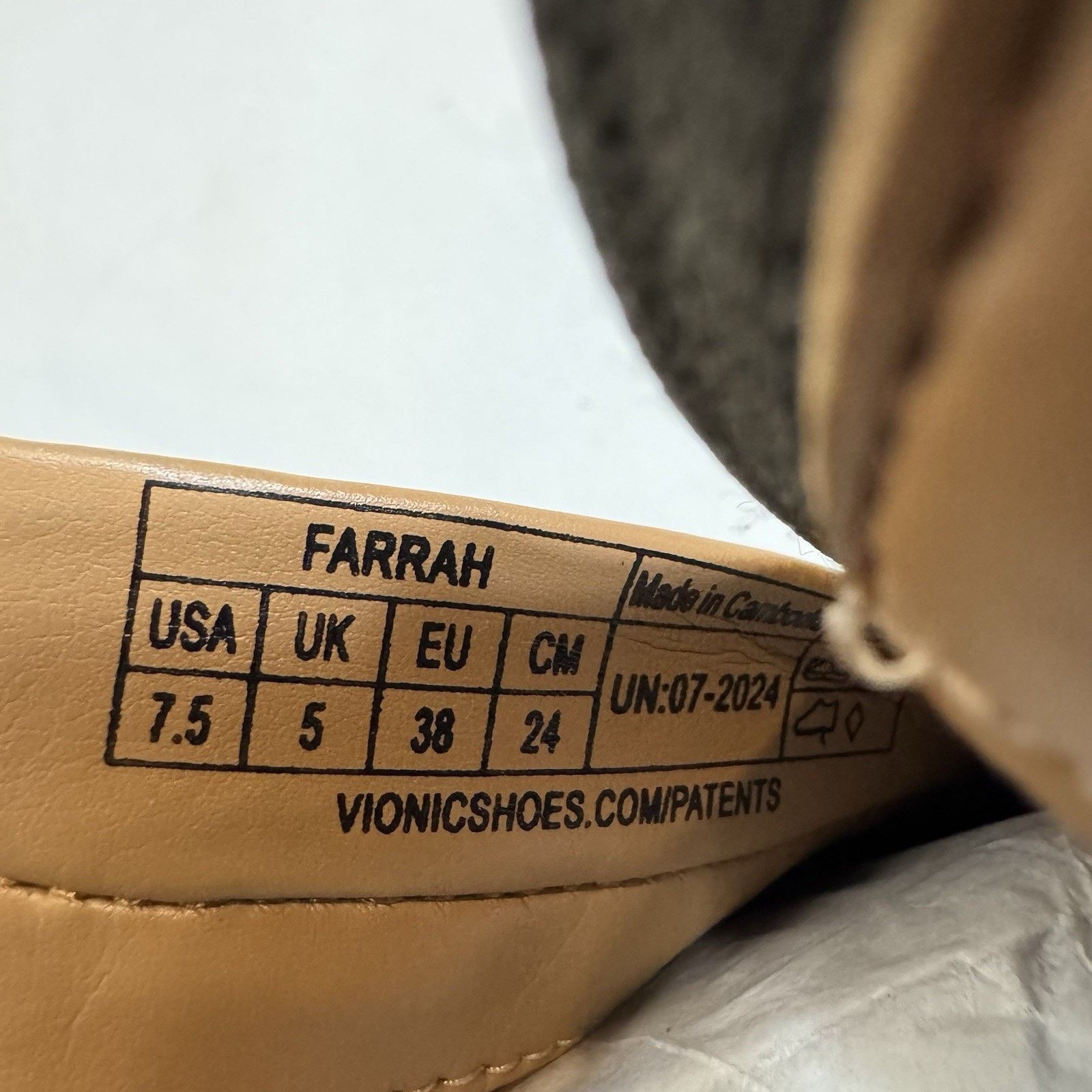 Vionic Vionic Farrah ankle boot khaki green suede Women’s Size 7.5 Size US 7.5 / IT 37.5 - 12 Thumbnail