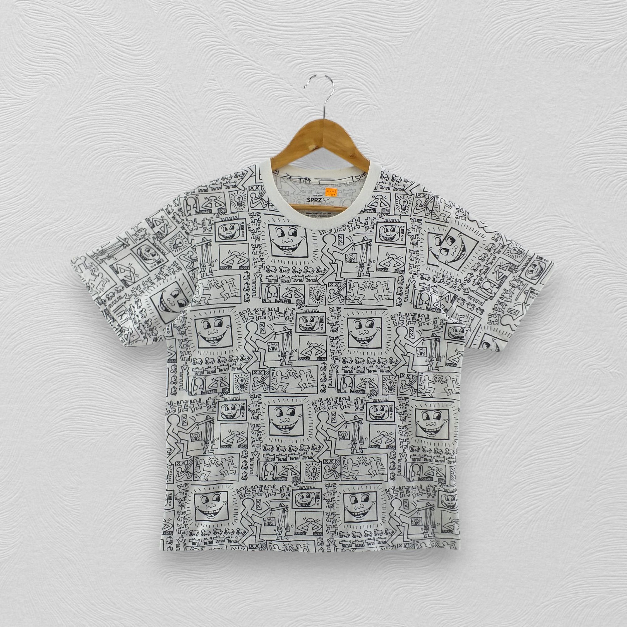 Japanese Brand Uniqlo x Keith Haring MoMA Special Edition Tshirt -F059 Size US L / EU 52-54 / 3 - 1 Thumbnail