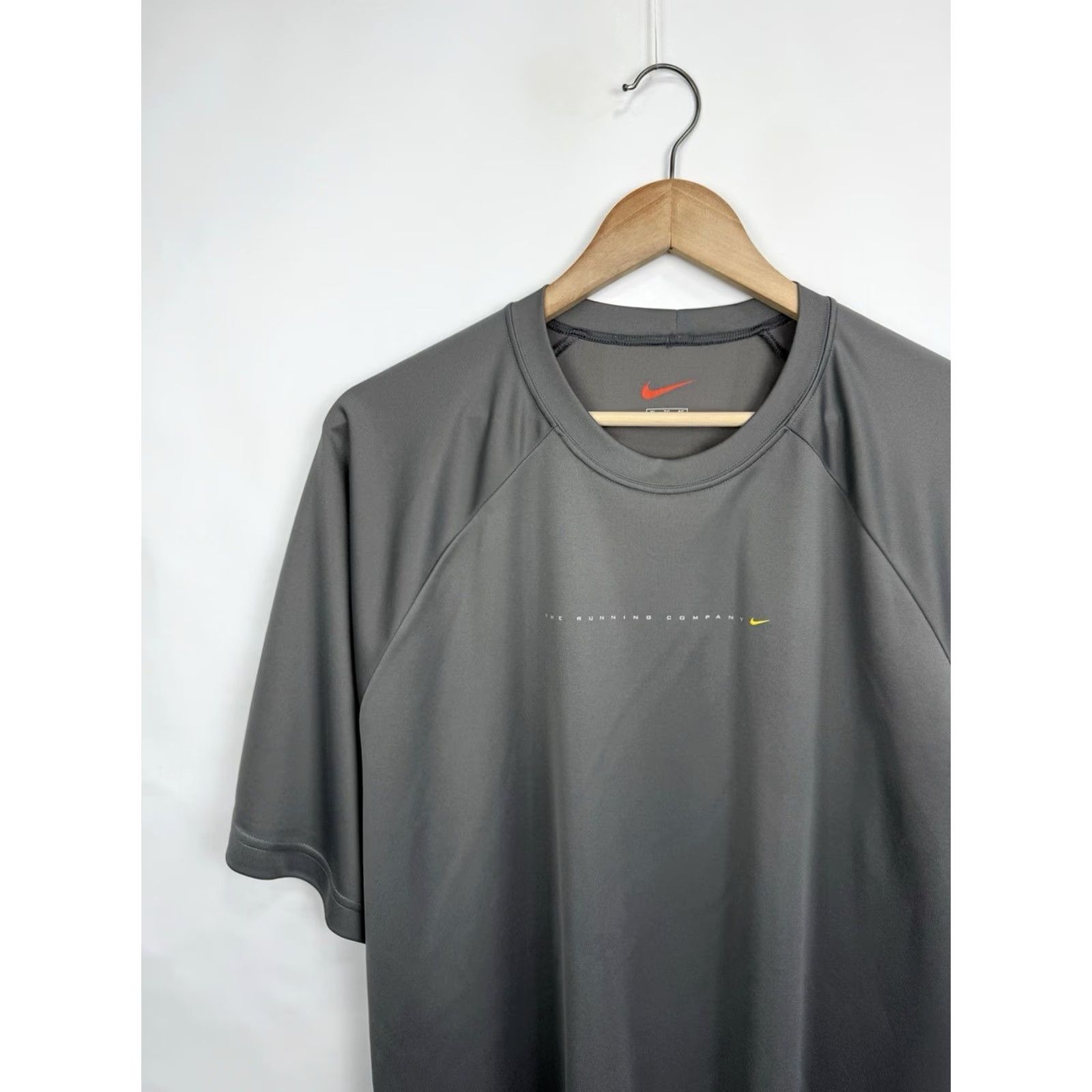 Nike VINTAGE Nike The Running Company Destination T-Shirt XL Mens Gray 90s Size US XL / EU 56 / 4 - 4 Thumbnail