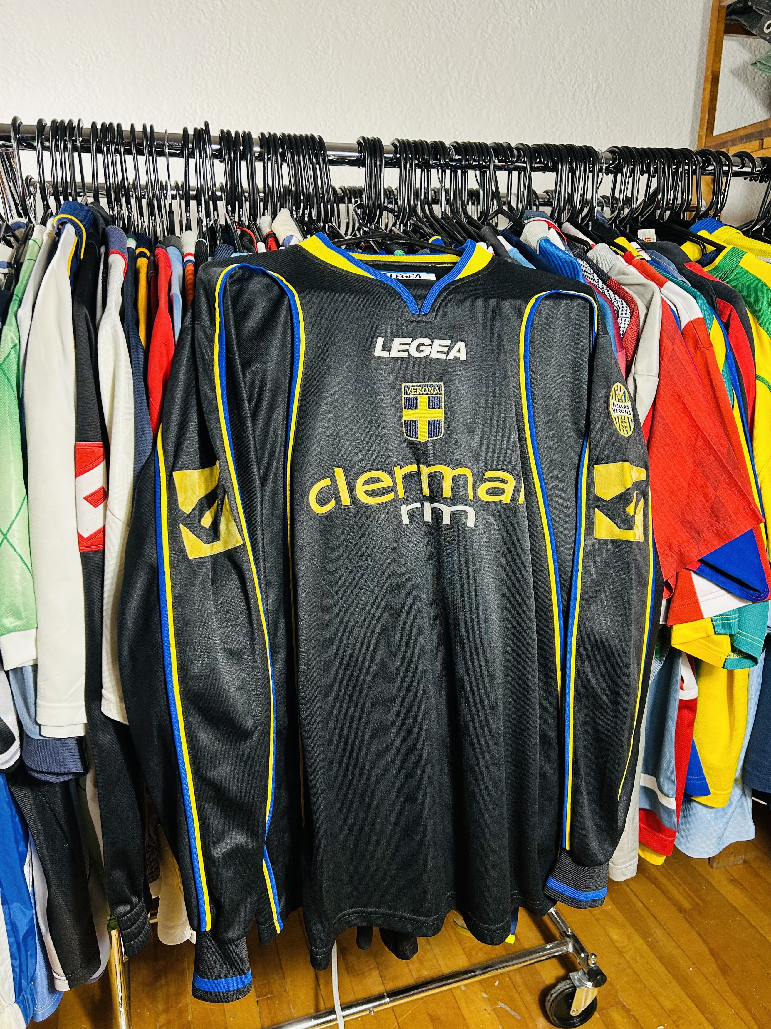Other Hellas Verona 2003/04 third jersey Size US L / EU 52-54 / 3 - 1 Thumbnail