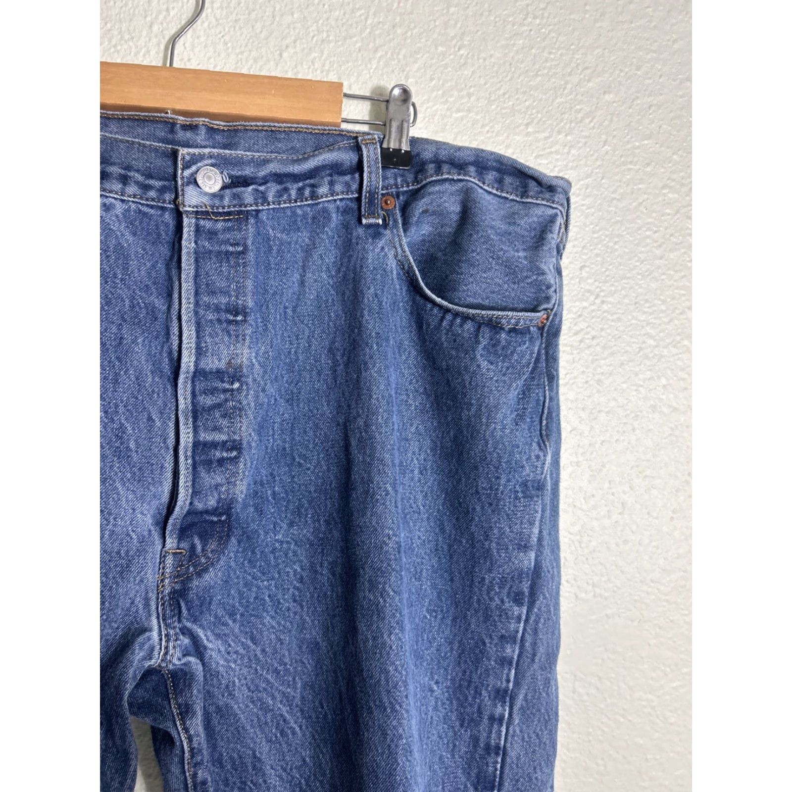 Levi's VINTAGE Levi's 501 Jeans Button Fly Medium Wash 42x33 Jeans Men Blue Straight 42 33 Mens Size US 42 / EU 58 - 5 Thumbnail