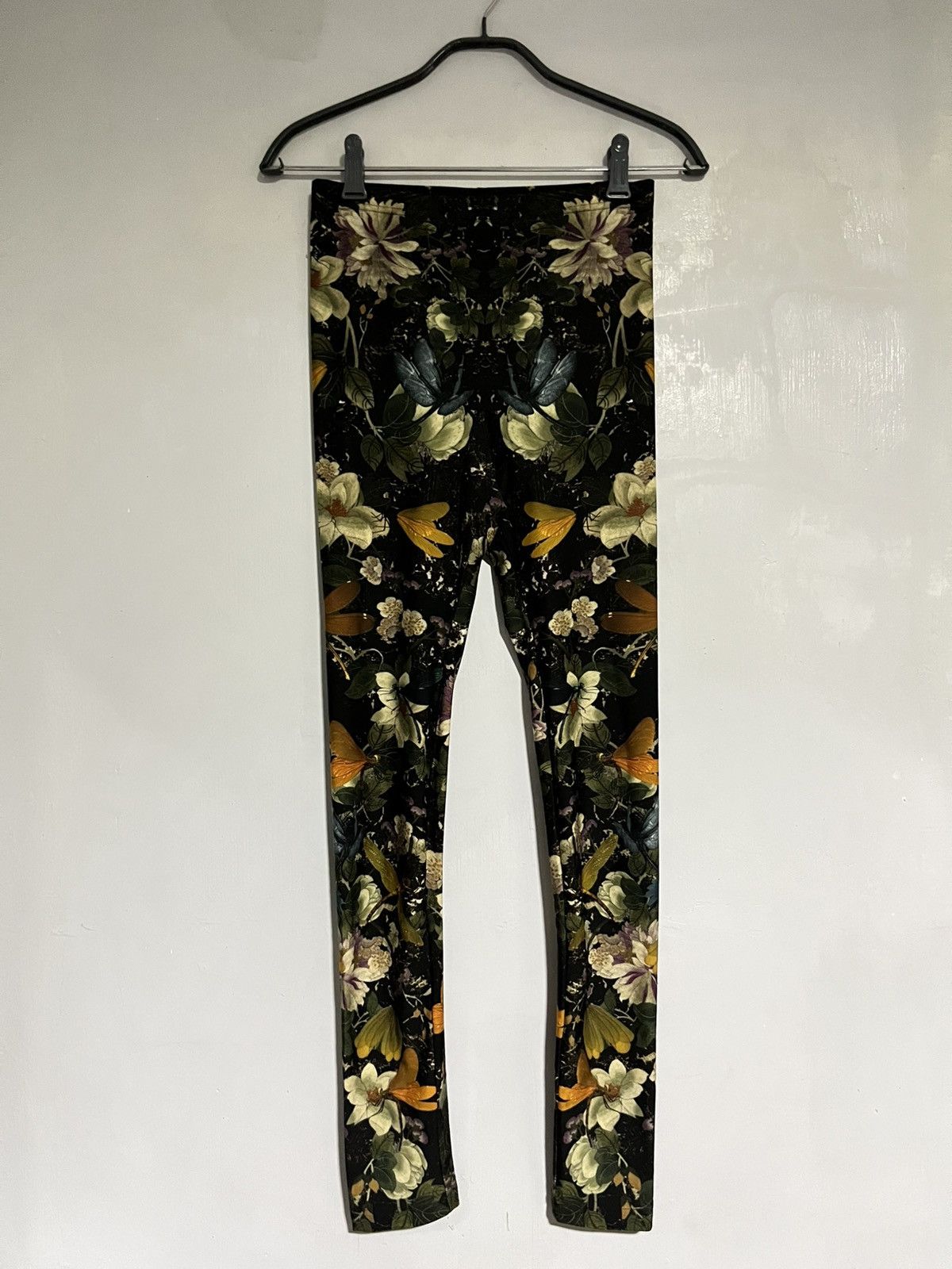 Alexander McQueen Alexander McQueen Dragonfly & Flower Print Leggings Size 28" / US 6 / IT 42 - 1 Thumbnail