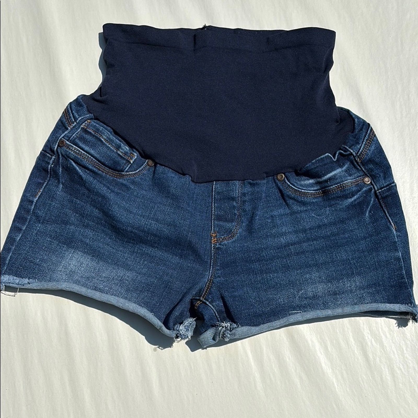 The Unbranded Brand Haute Mama High-Waisted Denim Maternity Shorts Large Size 32" / US 10 / IT 46 - 1 Thumbnail