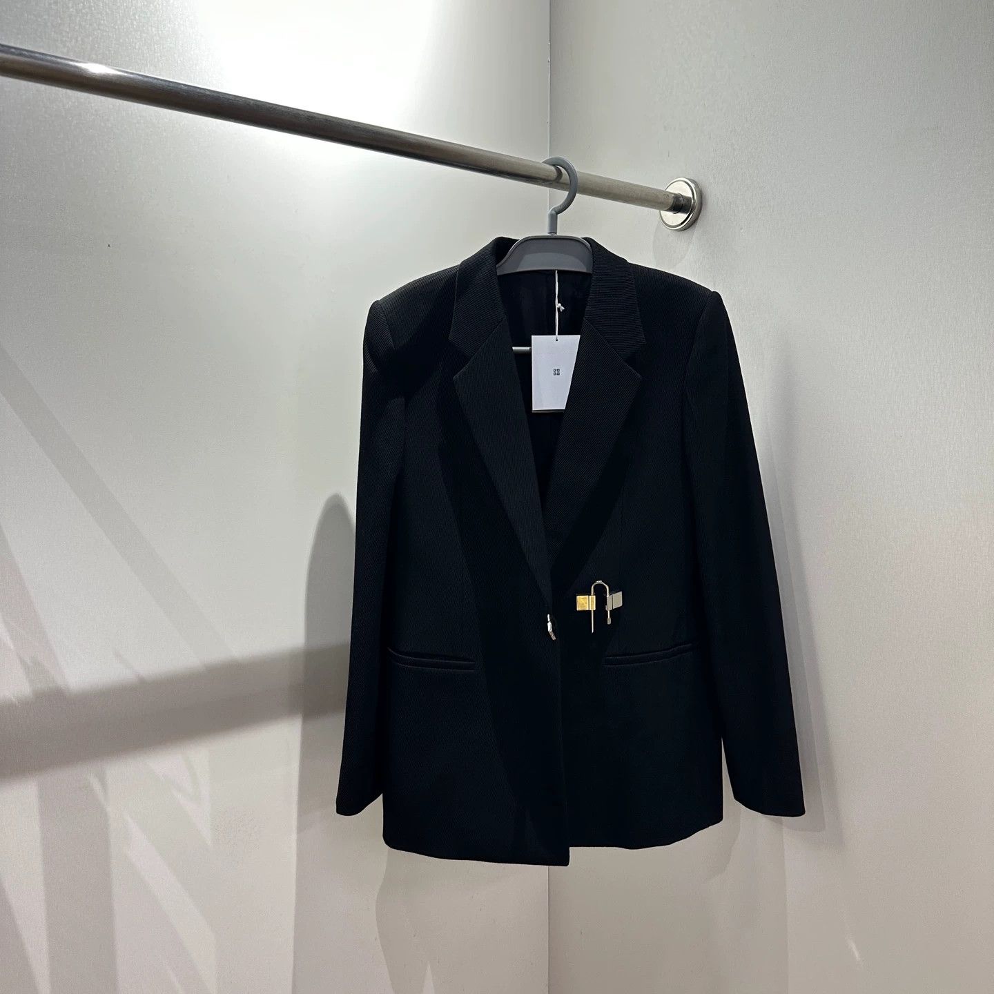 Givenchy Givenchy apr615 Lock Button Suit Jacket 38 Wool Size XS / US 0-2 / IT 36-38 - 1 Thumbnail