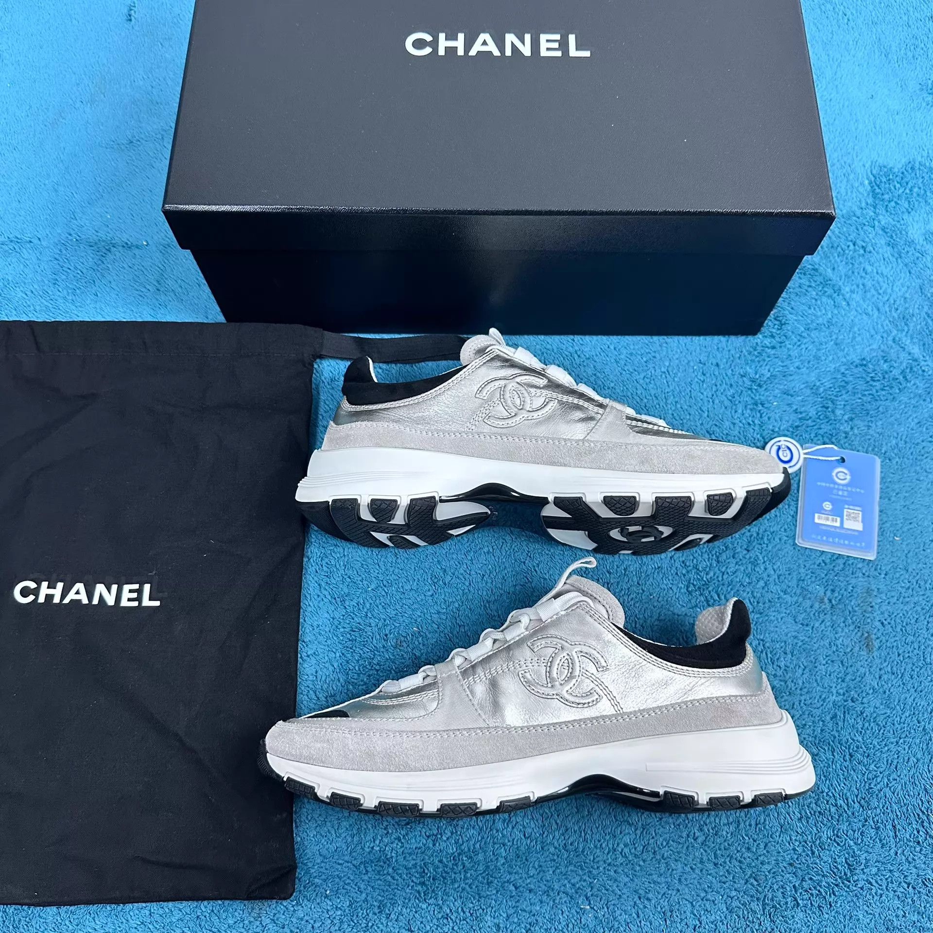 Chanel Chanel 25A Calfskin Low-Top Sneaker Light Gold 38 Size US 7.5 / IT 37.5 - 2 Thumbnail