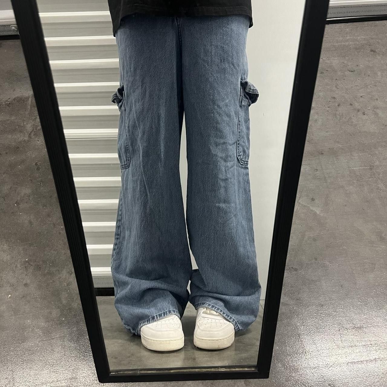 Vintage Vintage Y2K/2000s Super Baggy WideLeg Skater Style Medium Wash Cargo Denim Jeans! Size US 34 / EU 50 - 1 Thumbnail