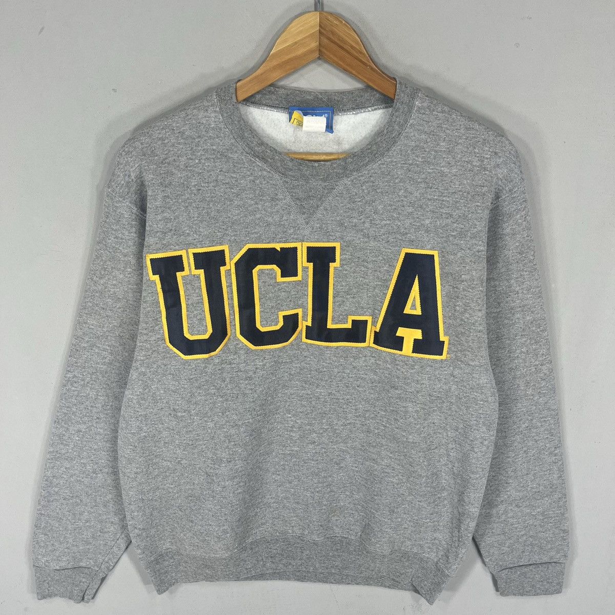 Vintage VINTAGE Y2K UNIVERSITY OF CALIFORNIA LOS ANGELES EMBROIDERED Size US M / EU 48-50 / 2 - 1 Thumbnail