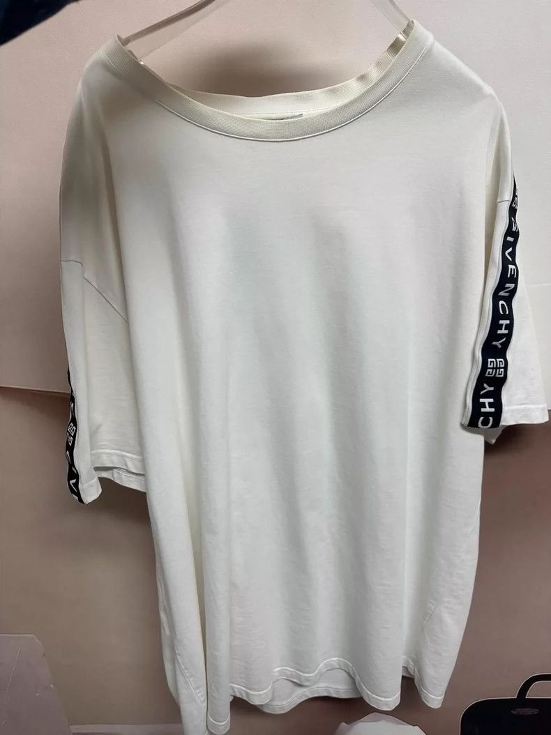 Givenchy Givenchy SizeXXXL Sleeve Patch Logo Short-Sleeve T-Shirt Size US M / EU 48-50 / 2 - 1 Thumbnail