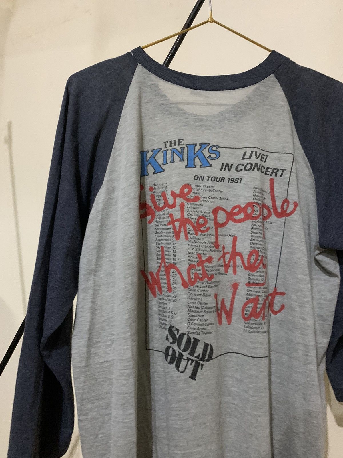 Band Tees 💸OFFER💸Vintage the kinks usa tour 1981 Size US M / EU 48-50 / 2 - 4 Thumbnail