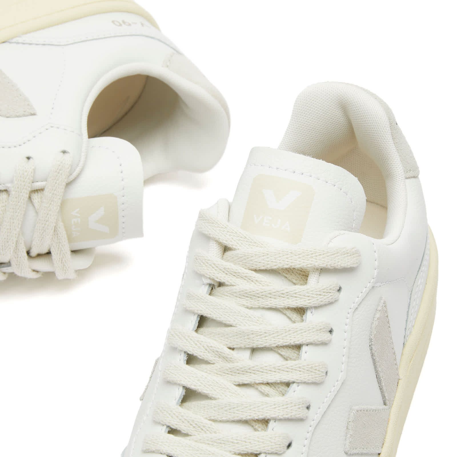 Veja Veja V-90 O.T Extra White Natural VD2003655A US 9 EU 40 Size US 9 / IT 39 - 3 Thumbnail