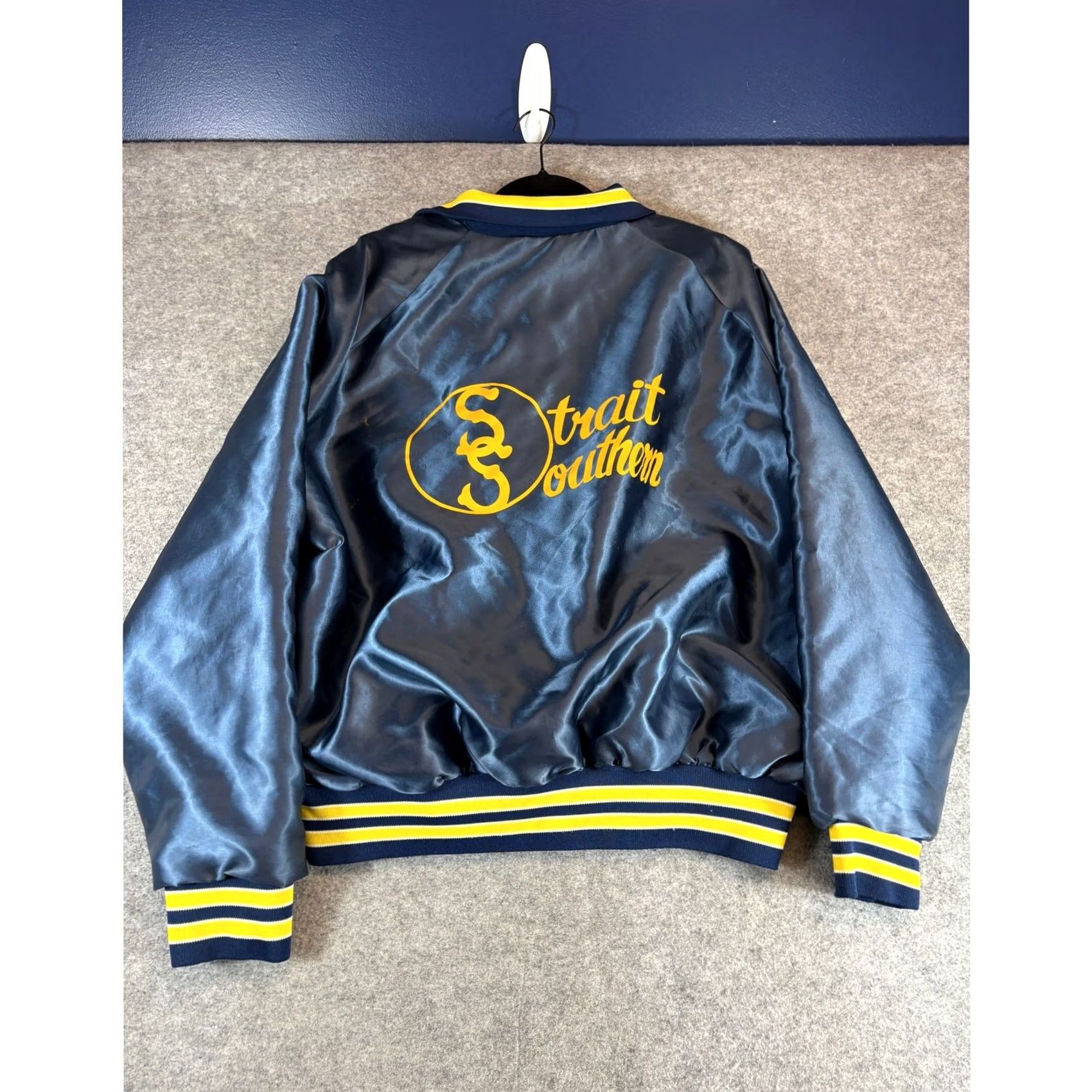George VINTAGE George Strait Tour Satin Bomber Jacket Mens XL Blue Yellow USA Bomber Jacket Mens XL George Strait Tour Satin Blue Yellow USA Size US XL / EU 56 / 4 - 2 Thumbnail