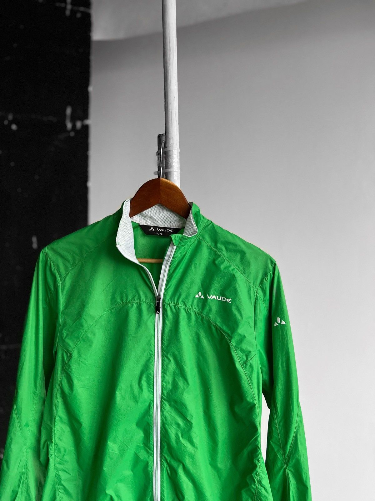 Designer Vaude Cycling Running Womens Full Zip Green Air Jacket II Size L / US 10 / IT 46 - 2 Thumbnail