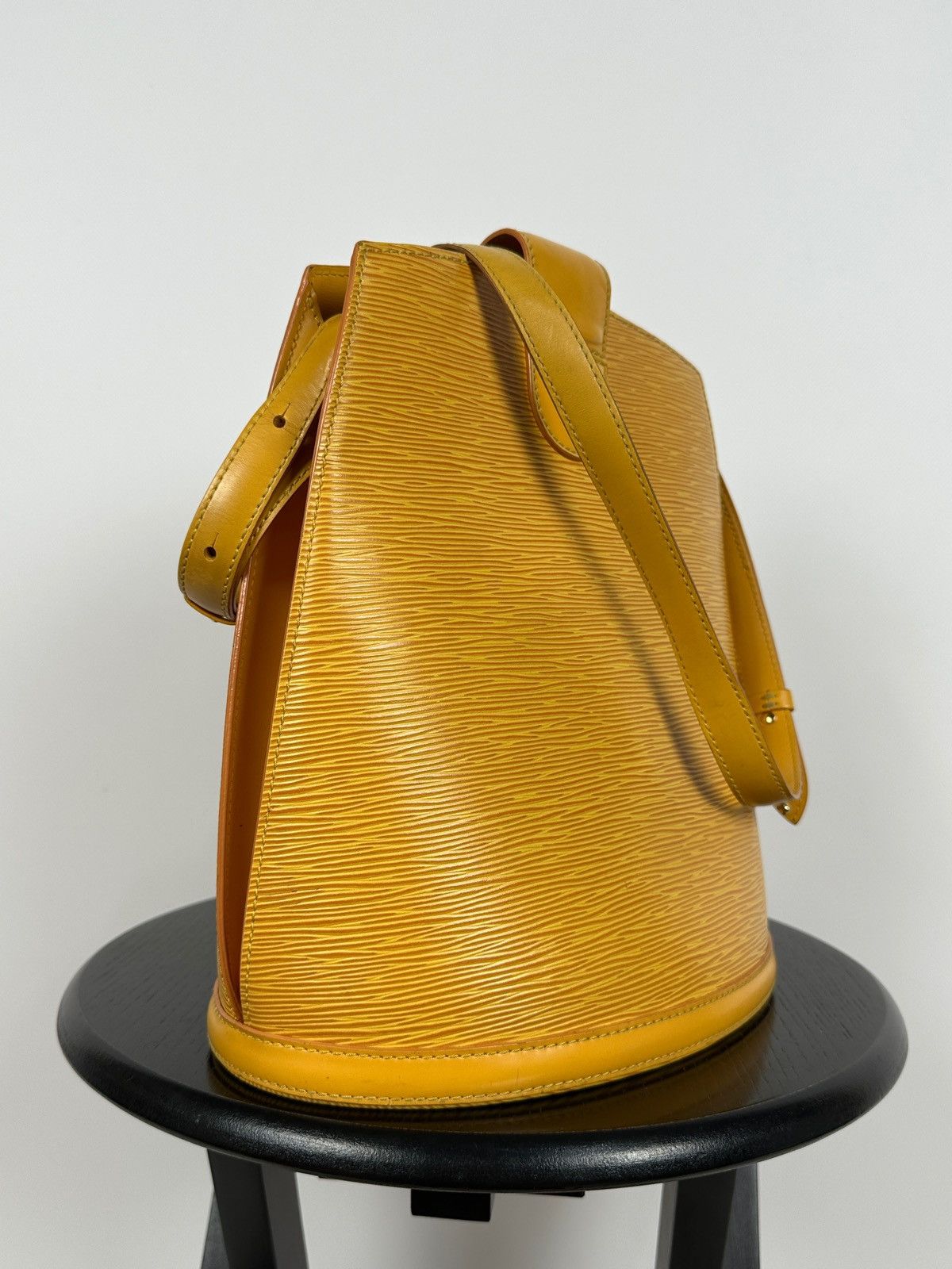 Louis Vuitton Louis Vuitton Epi Cluny Yellow Leather Shoulder Bag Size ONE SIZE - 3 Thumbnail