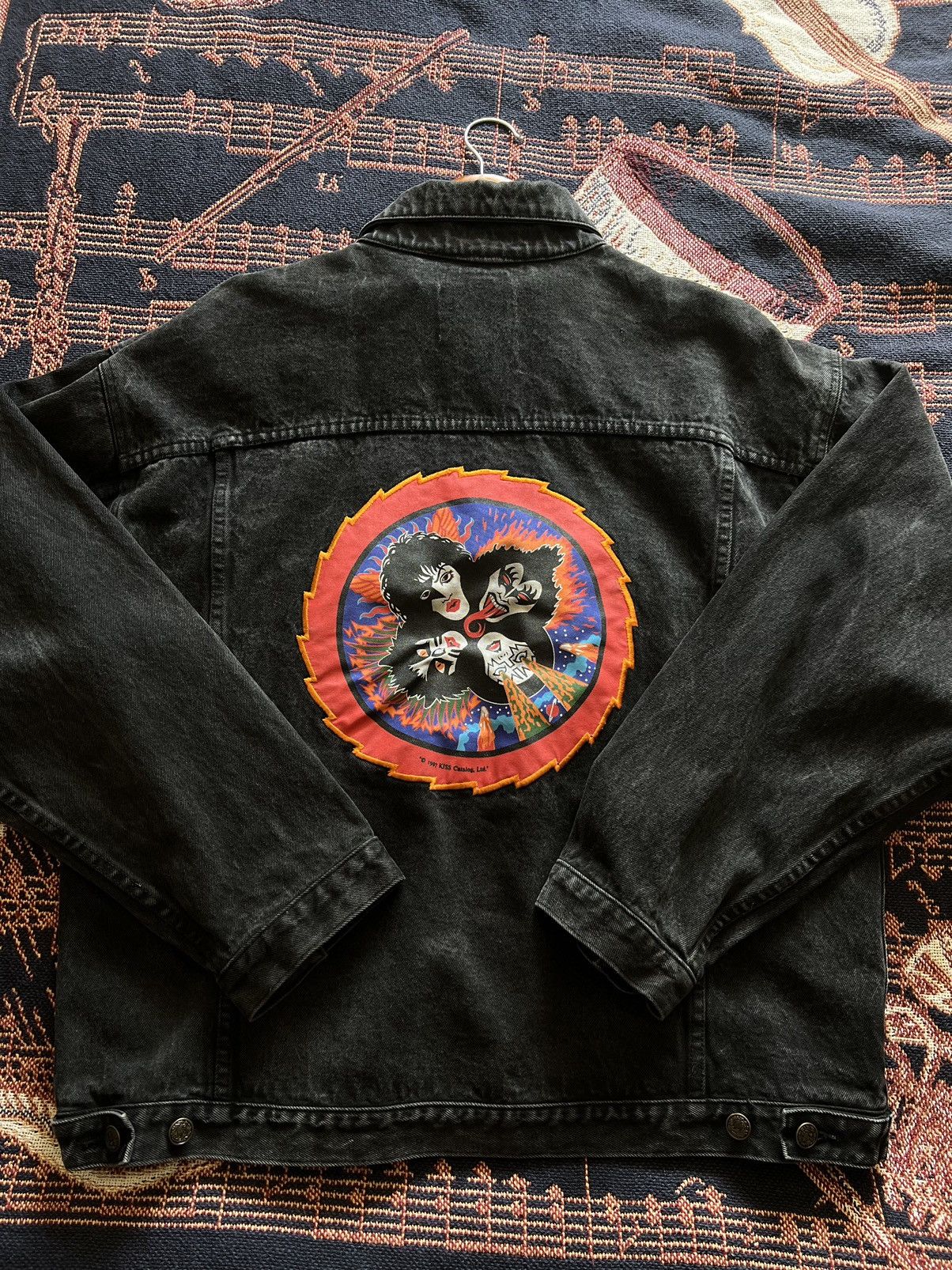 KISS × Vintage Vintage 1997 KISS black denim Jean jacket Size US XL / EU 56 / 4 - 3 Thumbnail