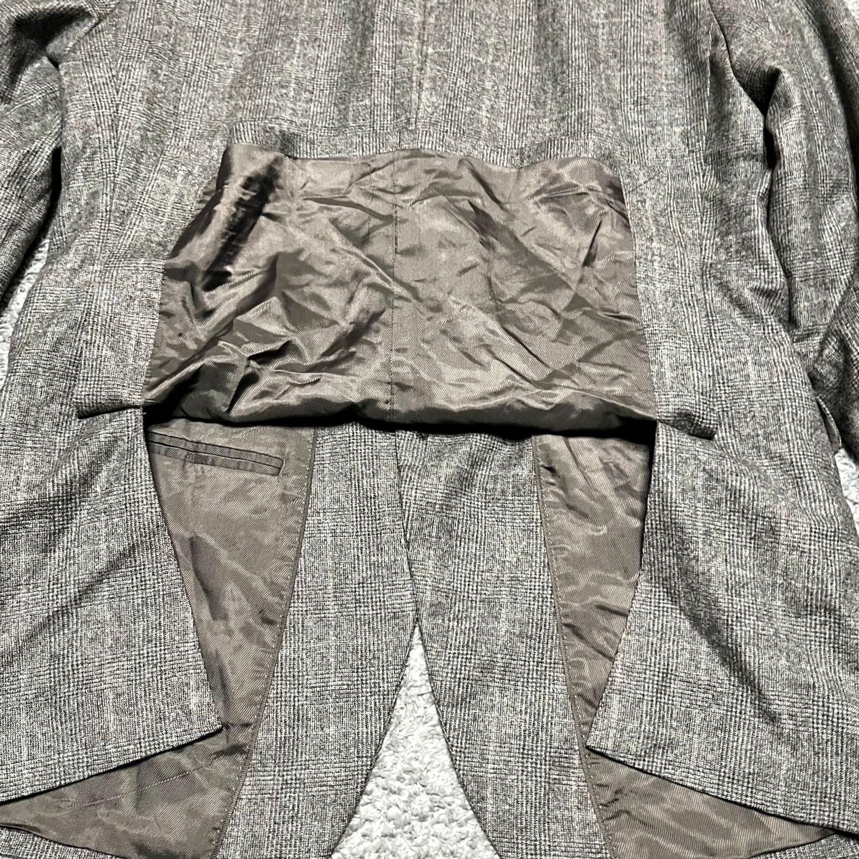 Banana Republic Banana Republic Blazer Mens 40R Slim Fit Wool Two Button Coat Gray 40R Mens Satin Inside Collar Super 110s Marzotto Vintage? Size 40R - 3 Thumbnail