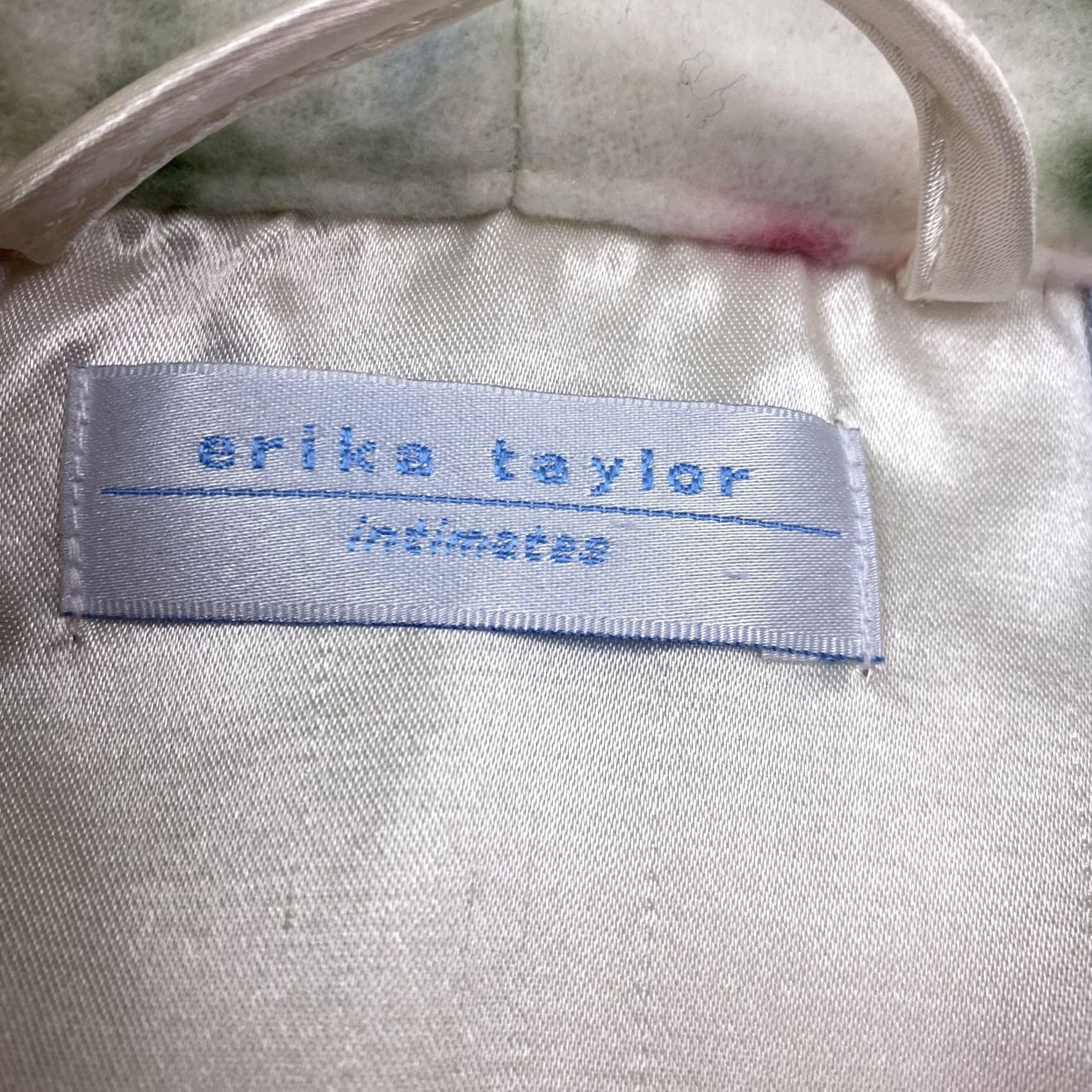 Vintage Erika Taylor Intimates Robe Womens Small White Fleece Floral Belted Lounge Size ONE SIZE - 3 Thumbnail