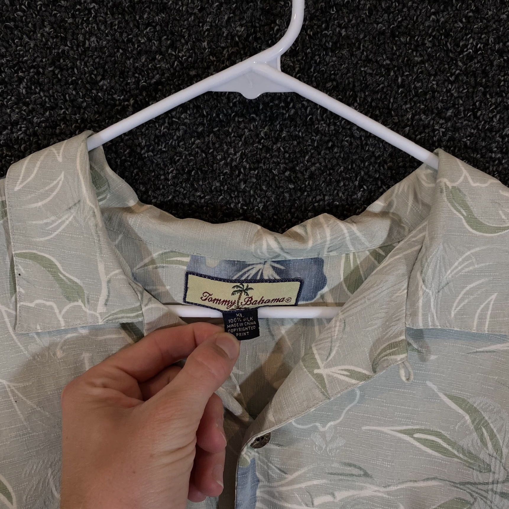 Tommy Bahama Tommy Bahama Silk Shirt Men XL Gray Floral Hawaiian Camp Aloha Resort Button Up Size US XL / EU 56 / 4 - 2 Thumbnail