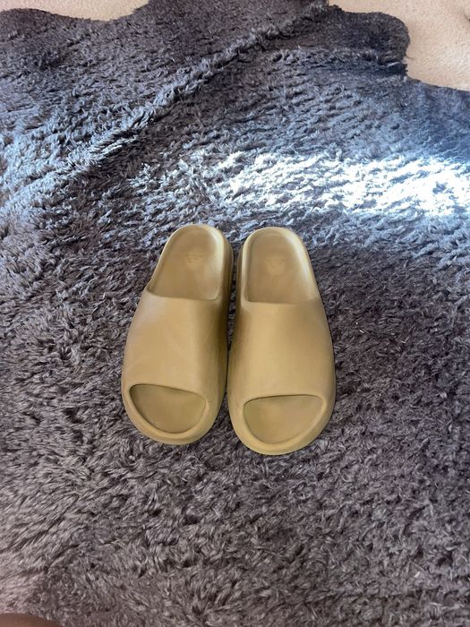 Kanye west best sale adidas slides