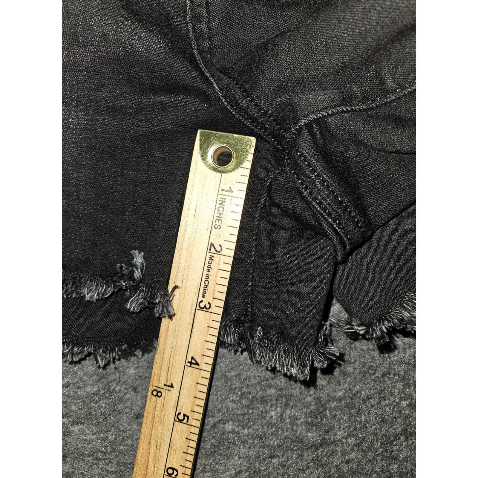 American Eagle Outfitters VINTAGE? No. American Eagle Shorts Womens 18 Black High Rise Shortie Next Level Stretch Denim Cut-Off Slim Rise 3 in Fringe Pockets Reflective? Size 40" / US 18 - 6 Thumbnail