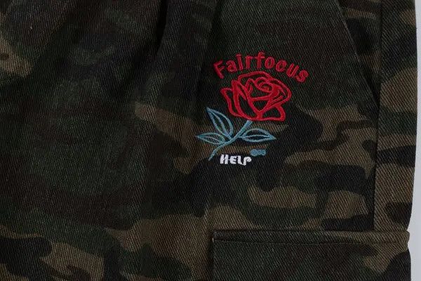 Jean Men's oversize embroidered rose camouflage denim shorts Size US 32 / EU 48 - 6 Thumbnail