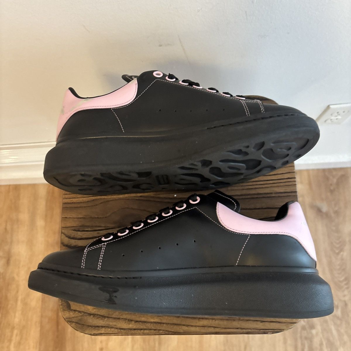 Alexander McQueen Alexander Mcqueen Black Pink Size 44 Size US 11 / EU 44 - 3 Thumbnail