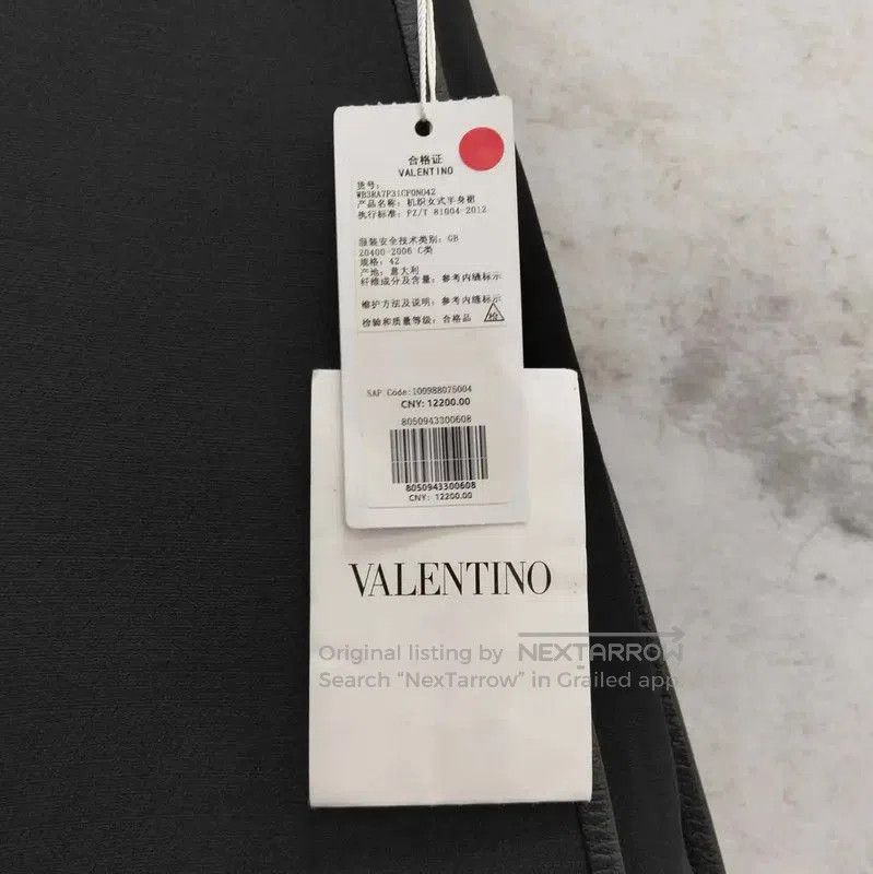 Valentino Valentino Black A-Line Skirt in Size L . Size 35" - 5 Thumbnail