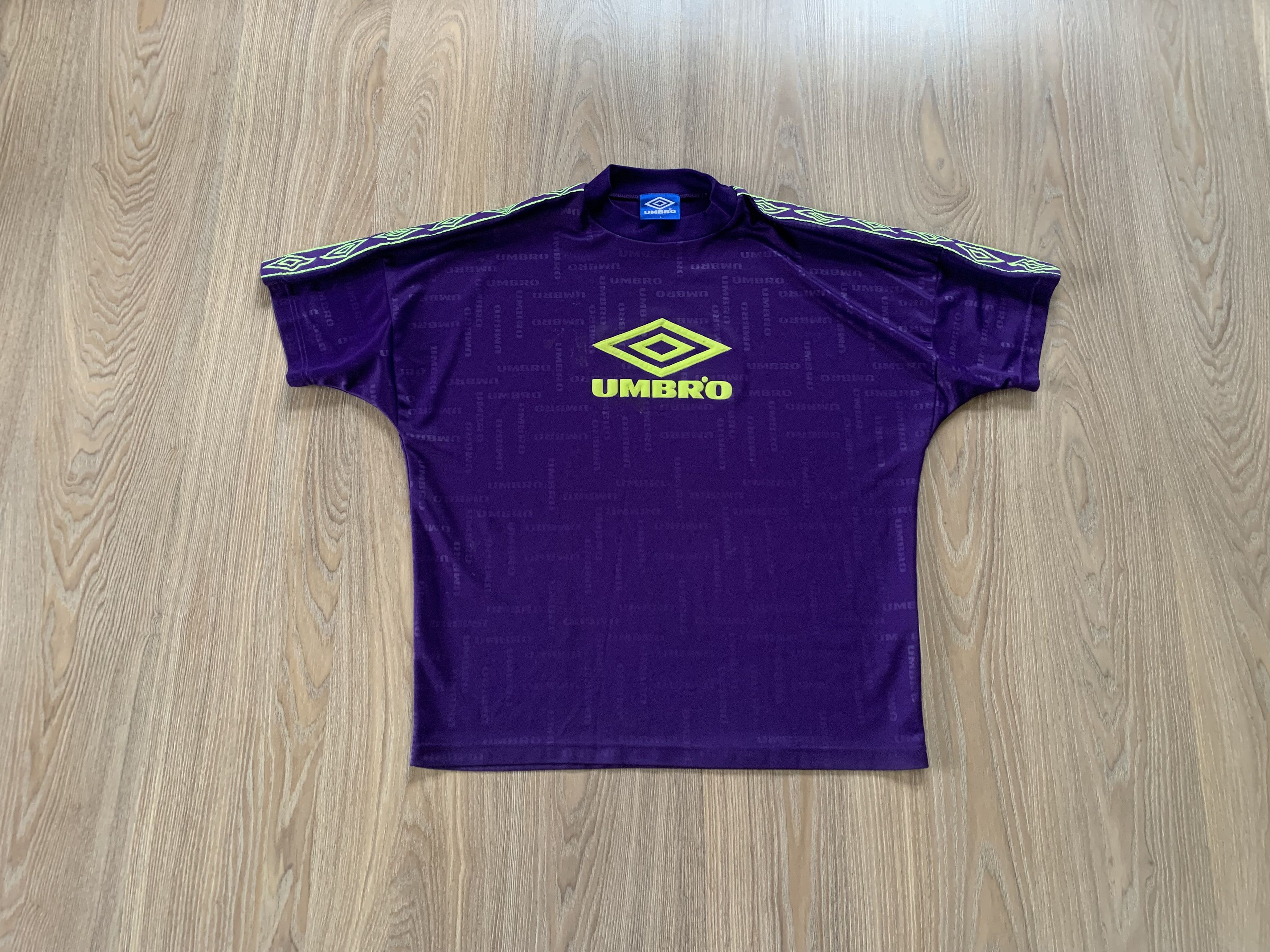 Umbro Umbro Vintage Monogram Football Soccer T Shirt Jersey Size US L / EU 52-54 / 3 - 2 Thumbnail