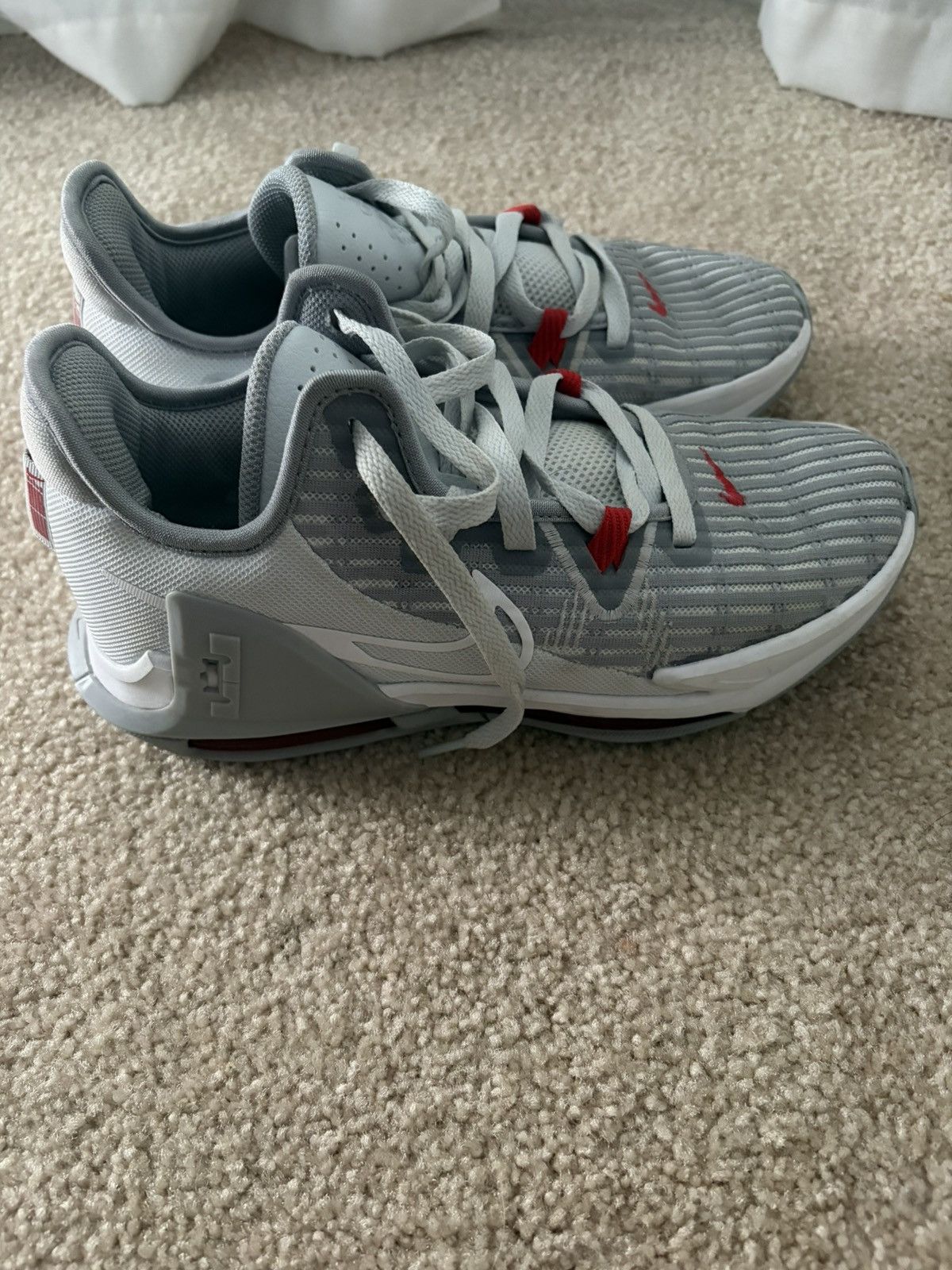 Nike Nike LeBron Witness 6 Men's Basketball Sneaker Size US 7 / EU 40 - 2 Thumbnail