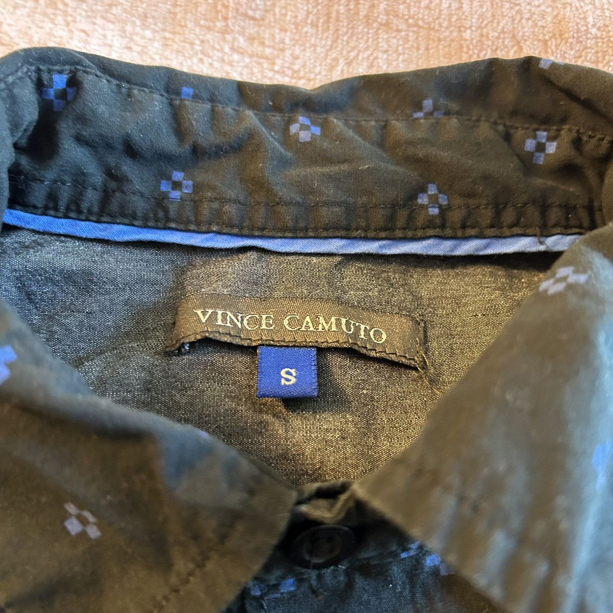 Vince Camuto Vince Camuto black with blue geometric print S/S button down Size US S / EU 44-46 / 1 - 4 Thumbnail