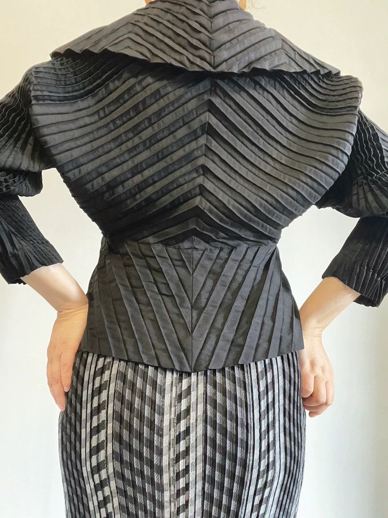 Issey Miyake Issey Miyake size:2 Black mainline transformable coat Size S / US 4 / IT 40 - 2 Thumbnail