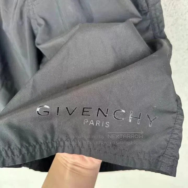 Givenchy Givenchy Small Logo Shorts. Size US 26 / EU 42 - 3 Thumbnail