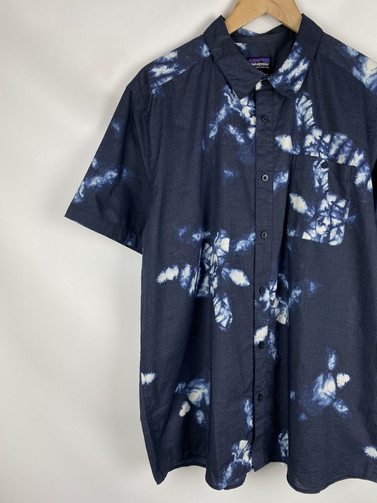 Patagonia Patagonia overprinted Hawaiian short sleeve button up shirt Size US XL / EU 56 / 4 - 2 Thumbnail