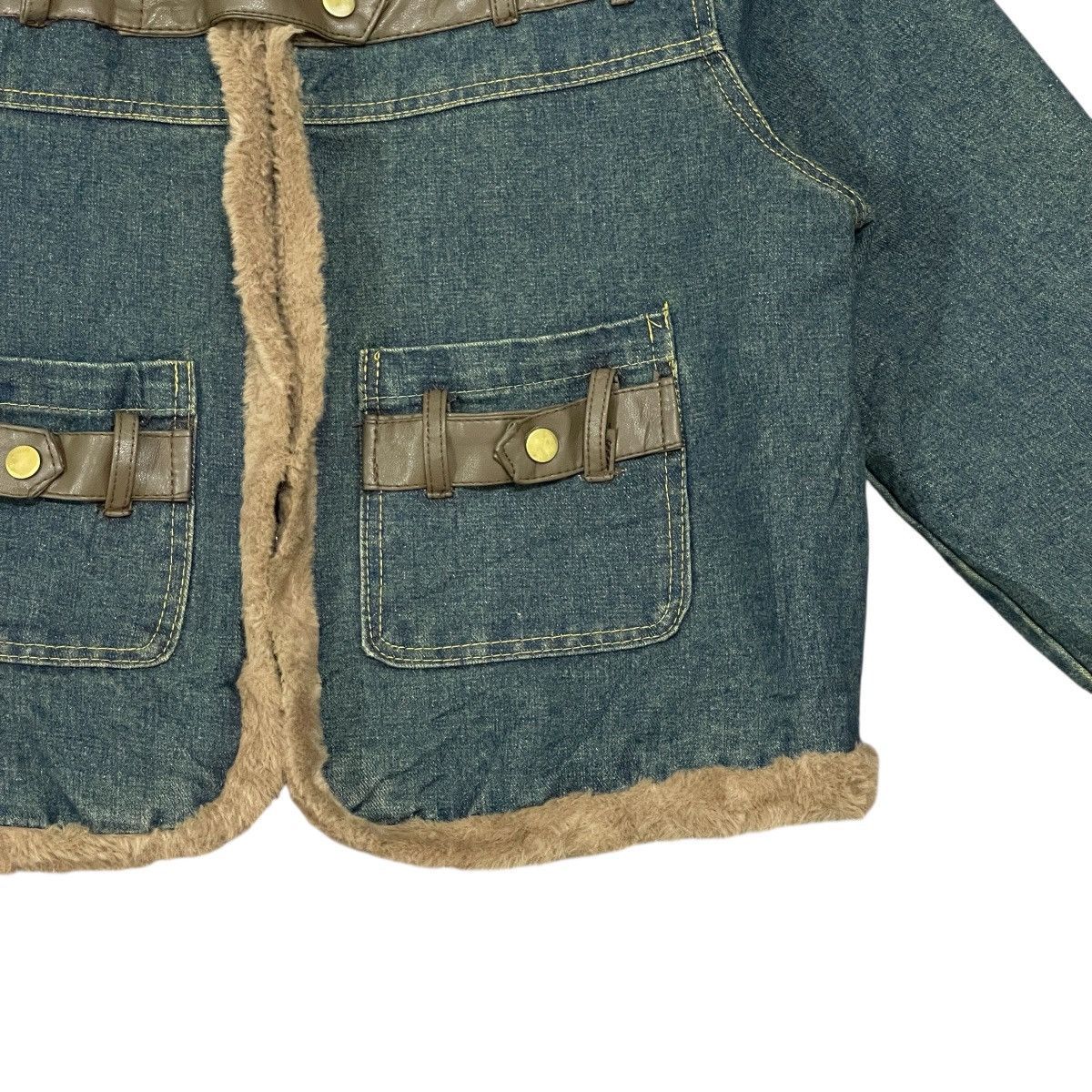 Japanese Brand Vintage Faux Fur Trimmed Denim Jacket — Leather Straps Size L / US 10 / IT 46 - 3 Thumbnail