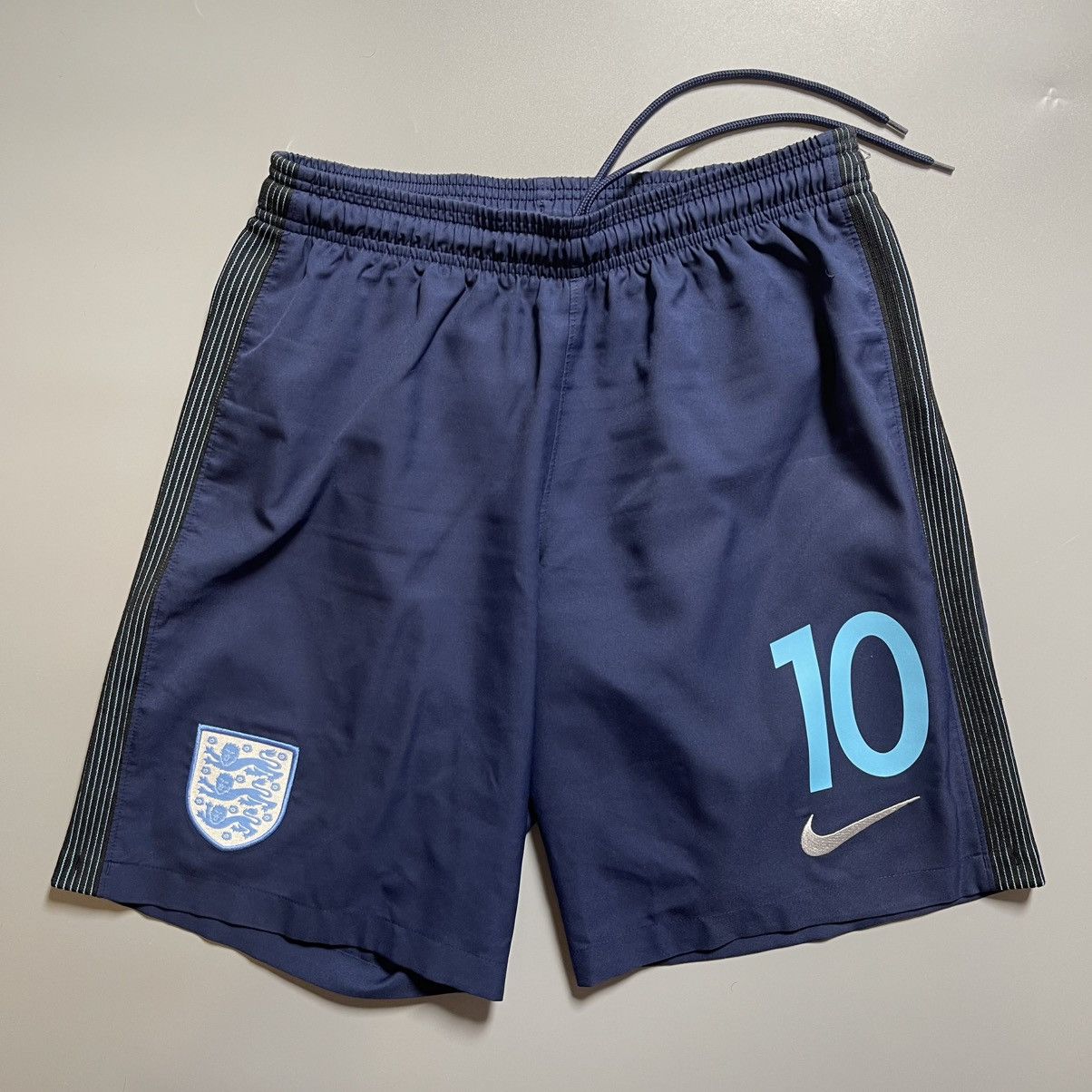 Nike × Vintage ENGLAND NIKE 2018 WORLD CUP FOOTBALL SOCCER THIRD SHORTS #10 Size US 30 / EU 46 - 1 Thumbnail
