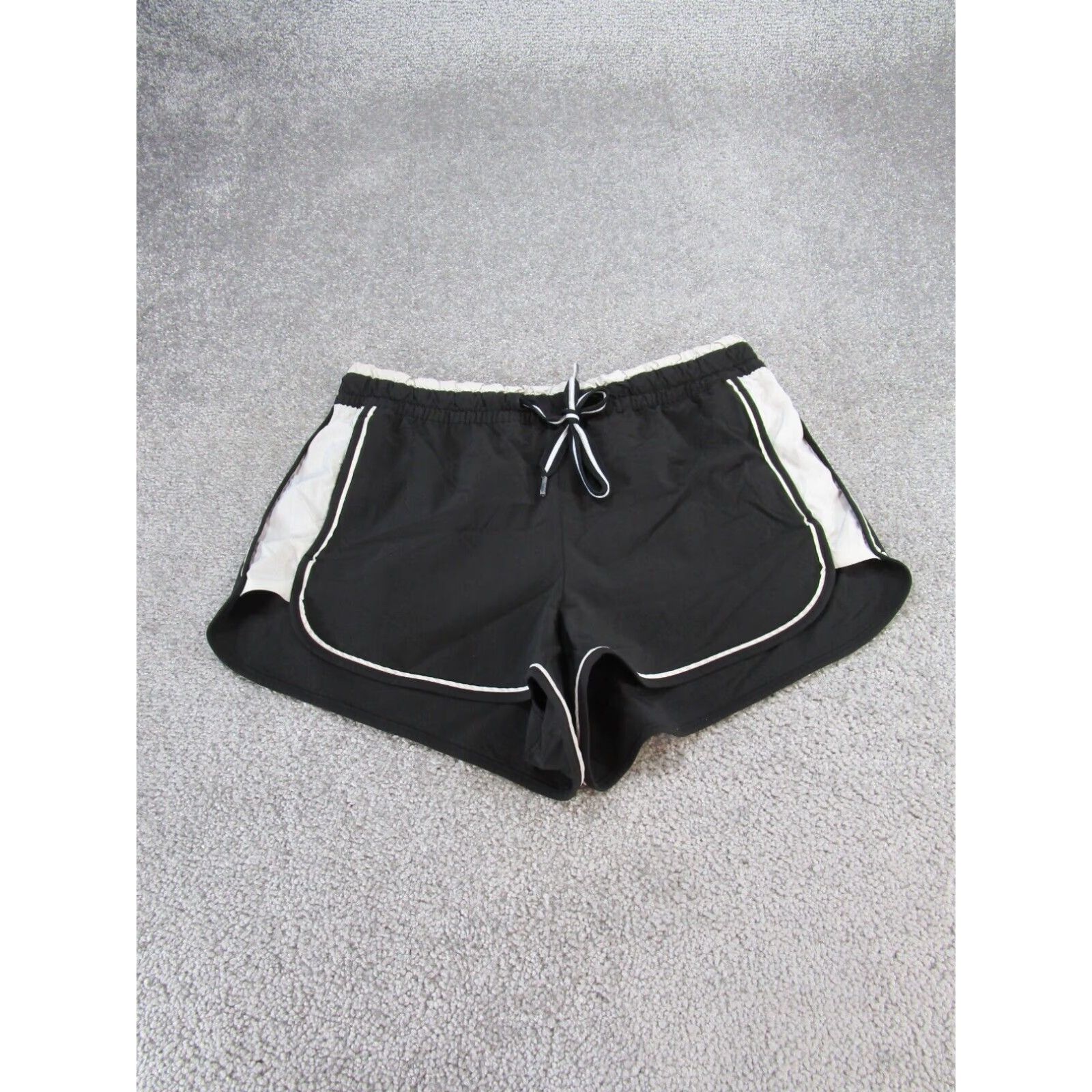 Athleta Athleta Colorblocked Nylon Athletic Shorts Womens Size 6 Black/Gray Size 28" / US 6 / IT 42 - 1 Thumbnail