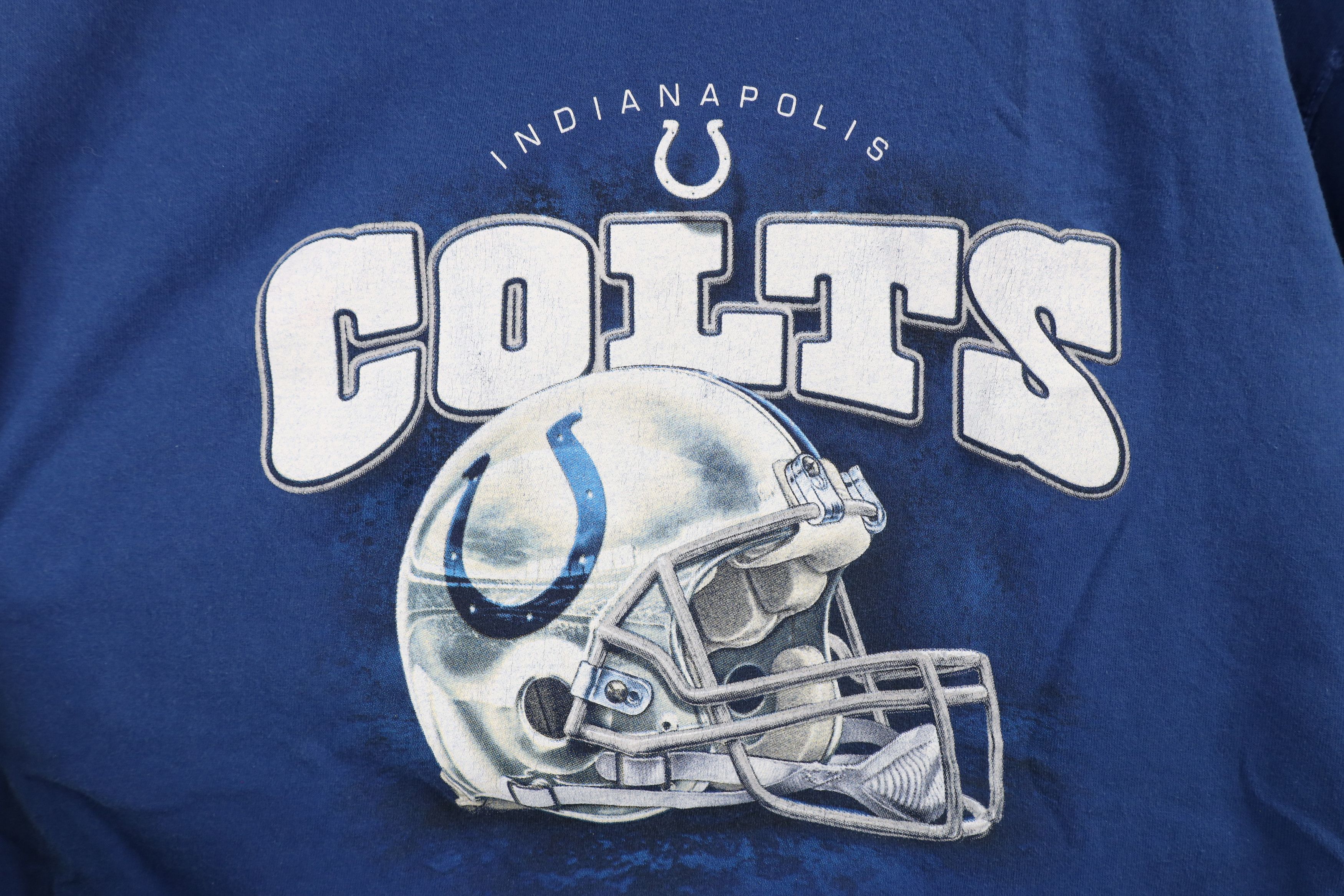 Vintage Vintage Y2K 2005 NFL Indianapolis Football Helmet T-Shirt Size US XL / EU 56 / 4 - 4 Thumbnail