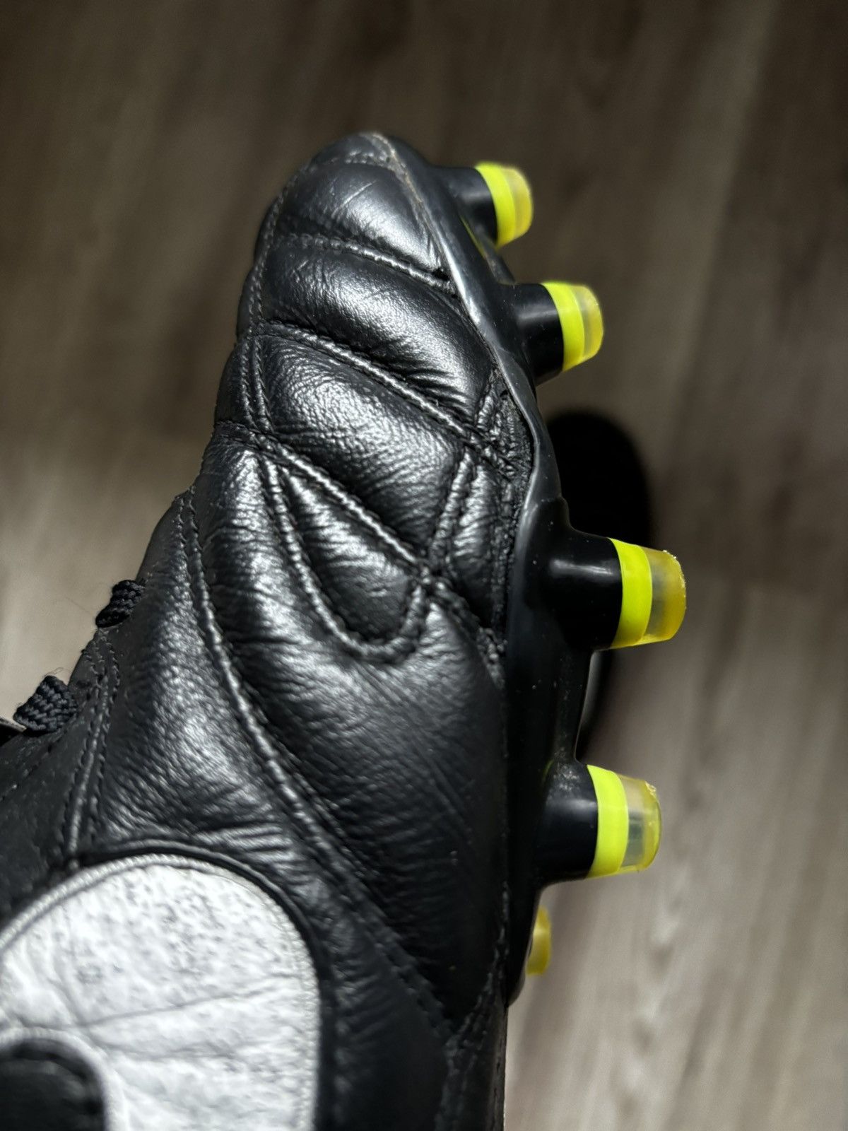 Nike Nike Tiempo Legend III FG Soccer Cleats VoltNo Insoles Size US 9 / EU 42 - 13 Thumbnail