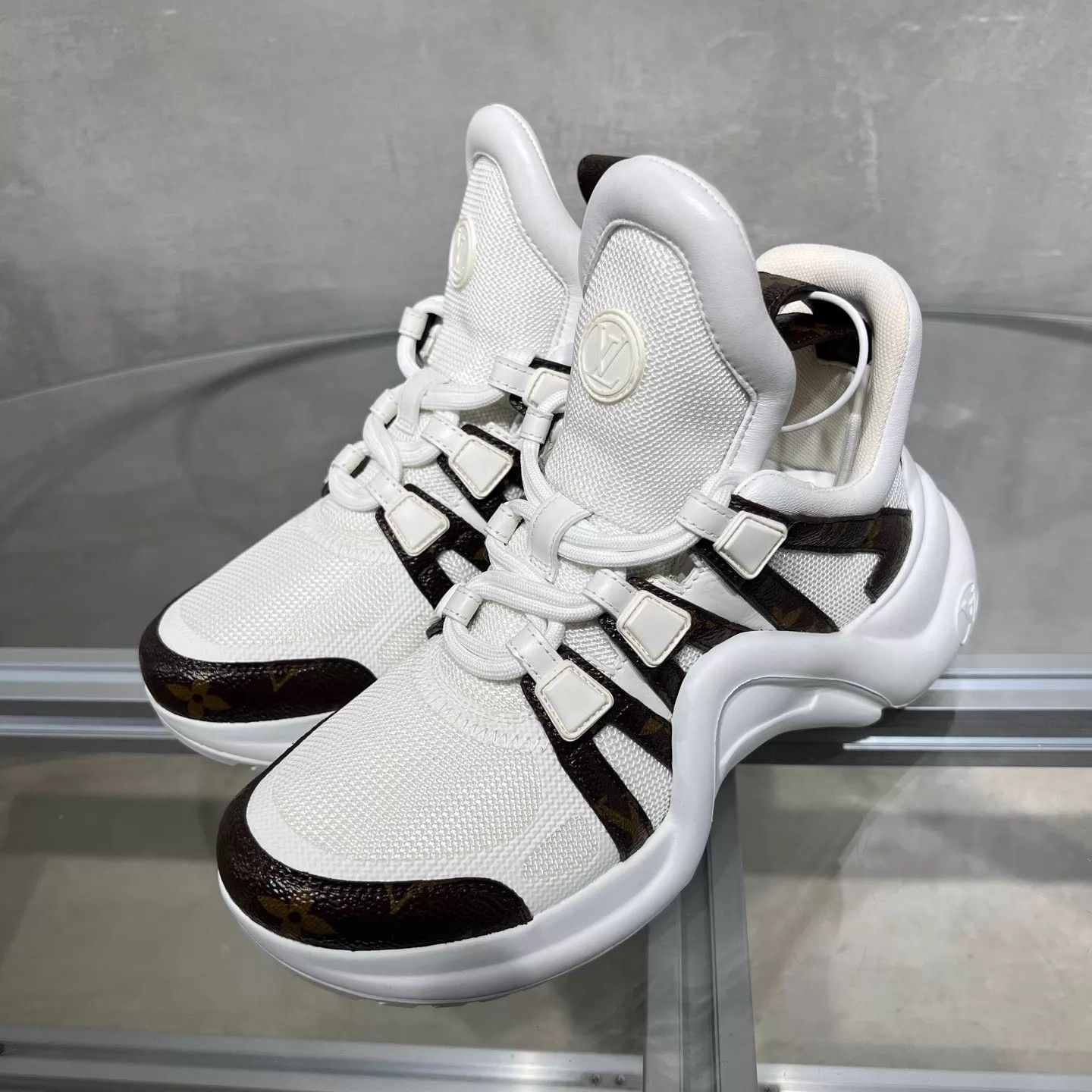 Louis Vuitton LV Monogram Arch Sneakers White EUR36 Size US 5.5 / IT 35.5 - 2 Thumbnail