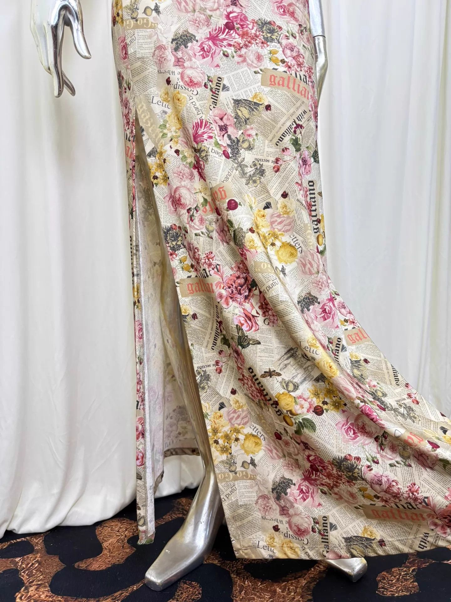 John Galliano John Galliano Vintage Newspaper Print Rose Side Slit Dress Size XS / US 0-2 / IT 36-38 - 5 Thumbnail