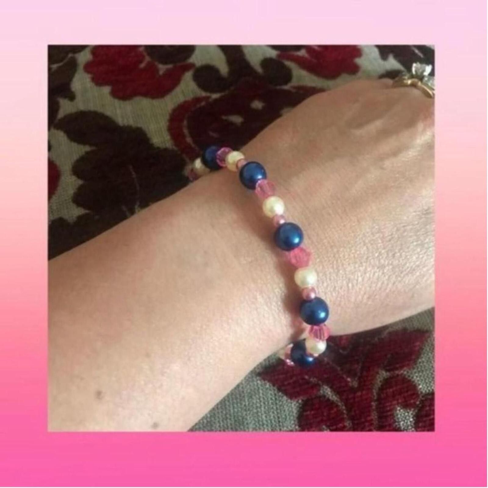 The Unbranded Brand Elegant Blue and Pink Beaded Bracelet Size ONE SIZE - 1 Thumbnail