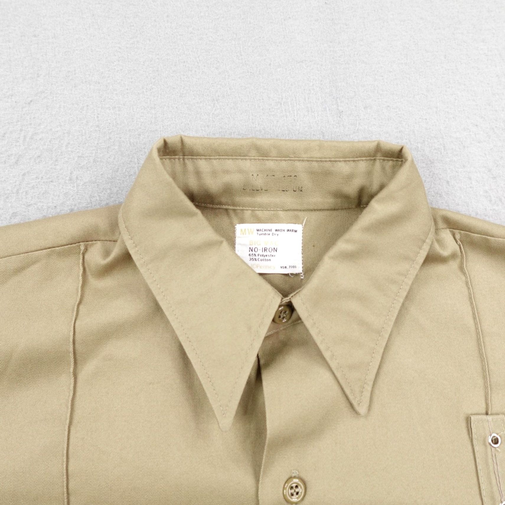 JCPenney VINTAGE Big Mac Shirt Mens M Beige Tan JC Penney Button Up Work No Iron 70s Size US M / EU 48-50 / 2 - 2 Thumbnail